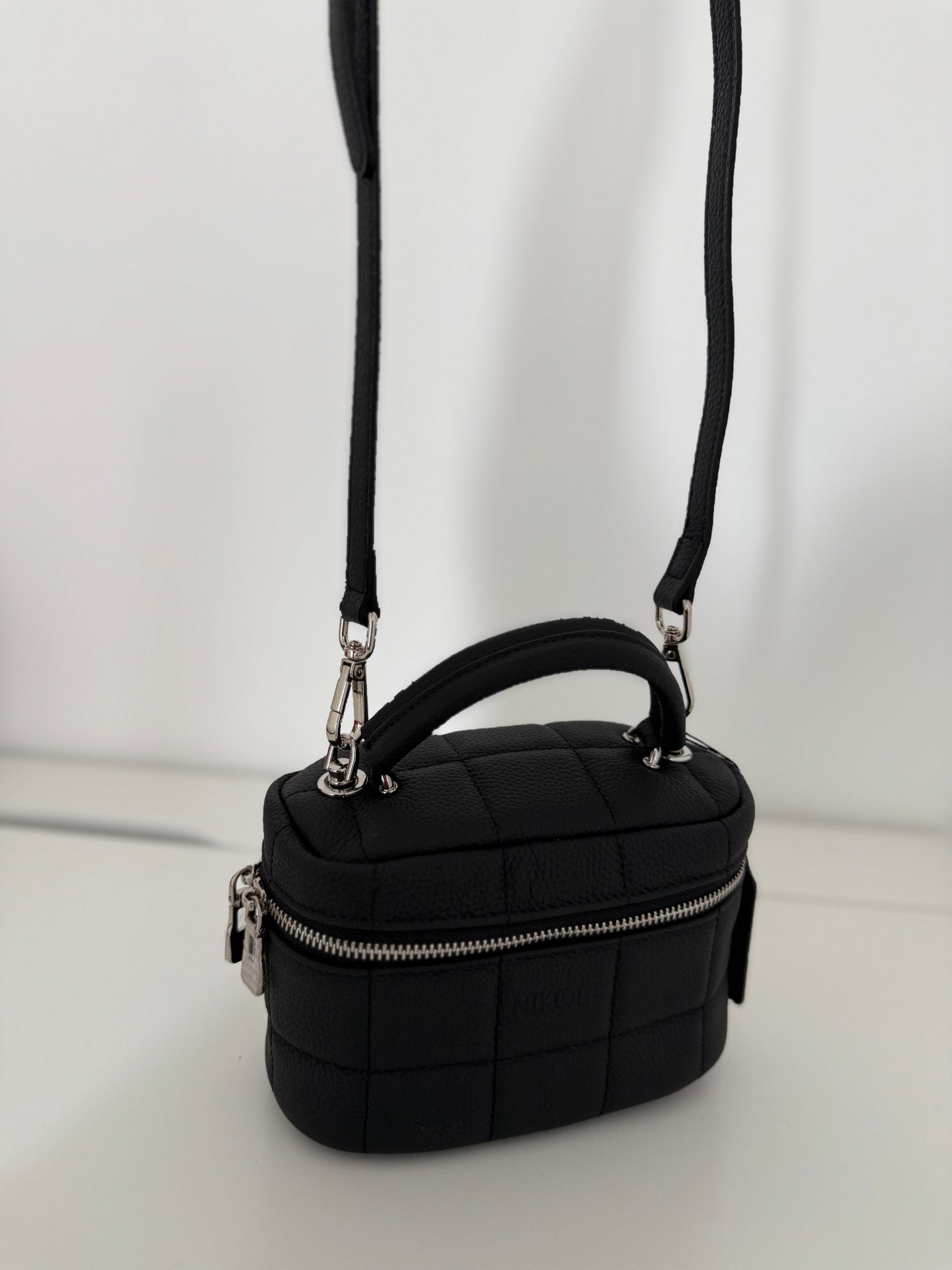 NIKOLÉ “Bella” – Quilted Leather Box Bag – Black