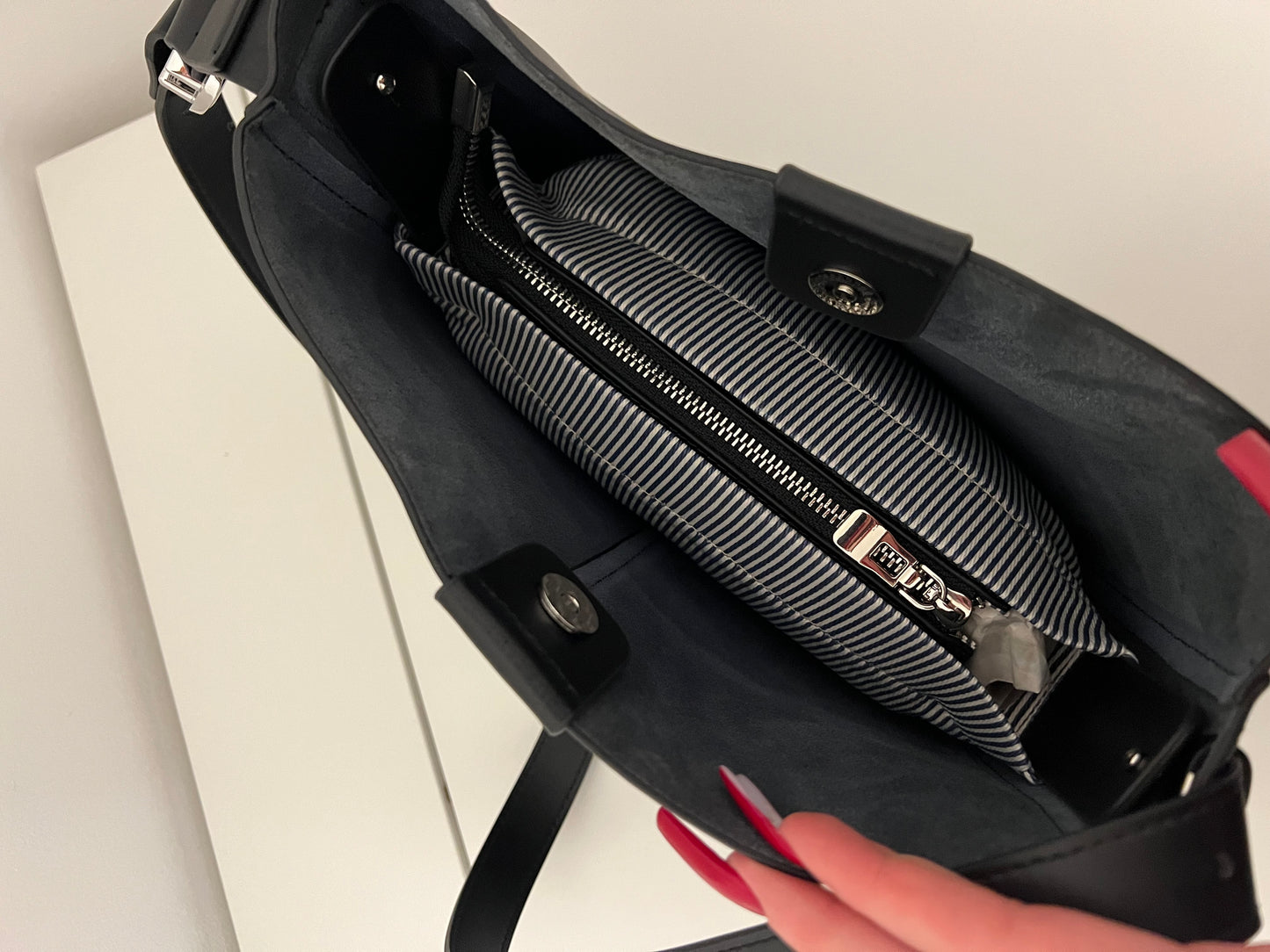 NIKOLÉ Leather Bag Tess – Elegance in Black