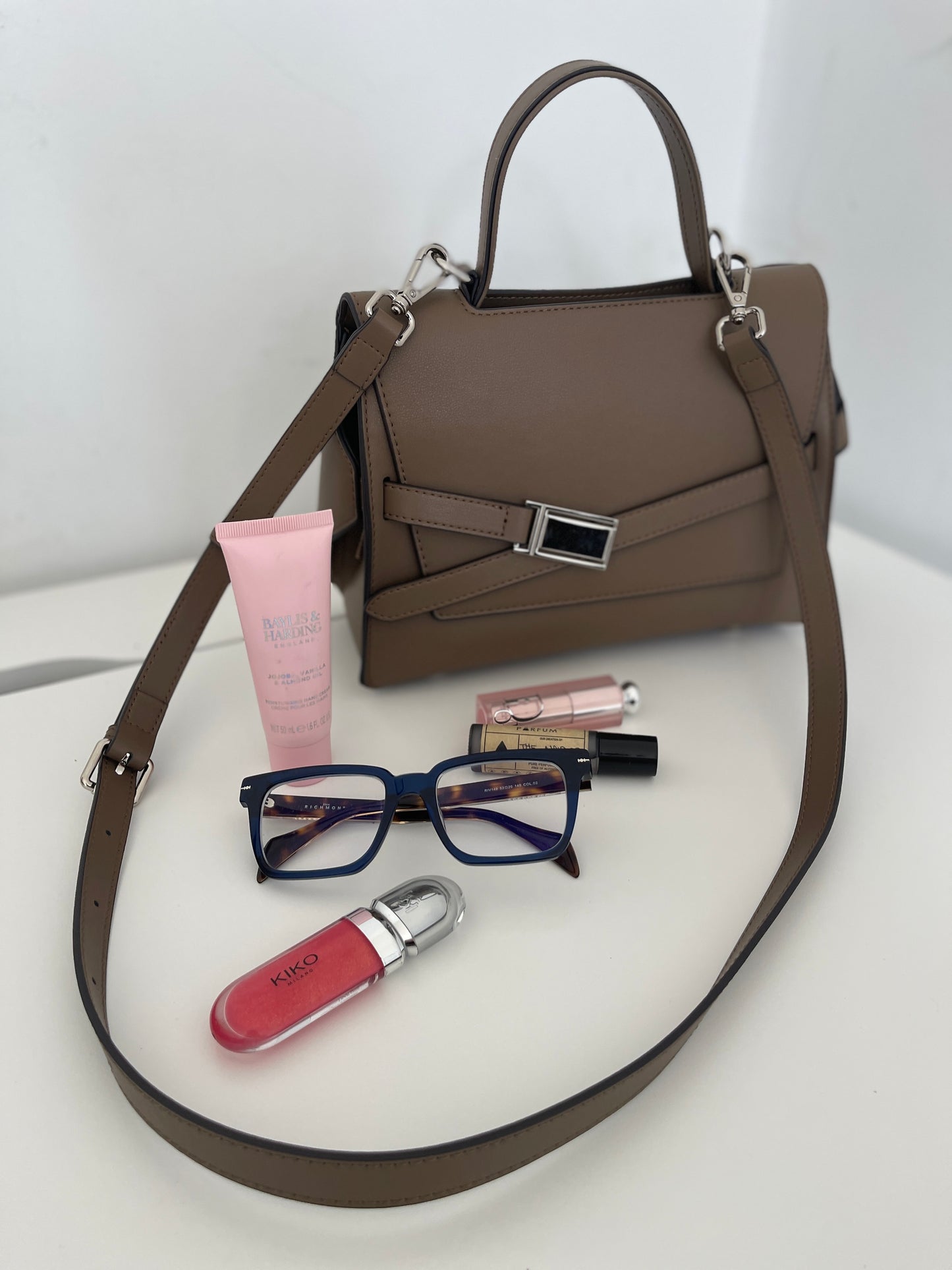 NIKOLÉ 'ANNA'  Leather Bag – The Classic in Taupe