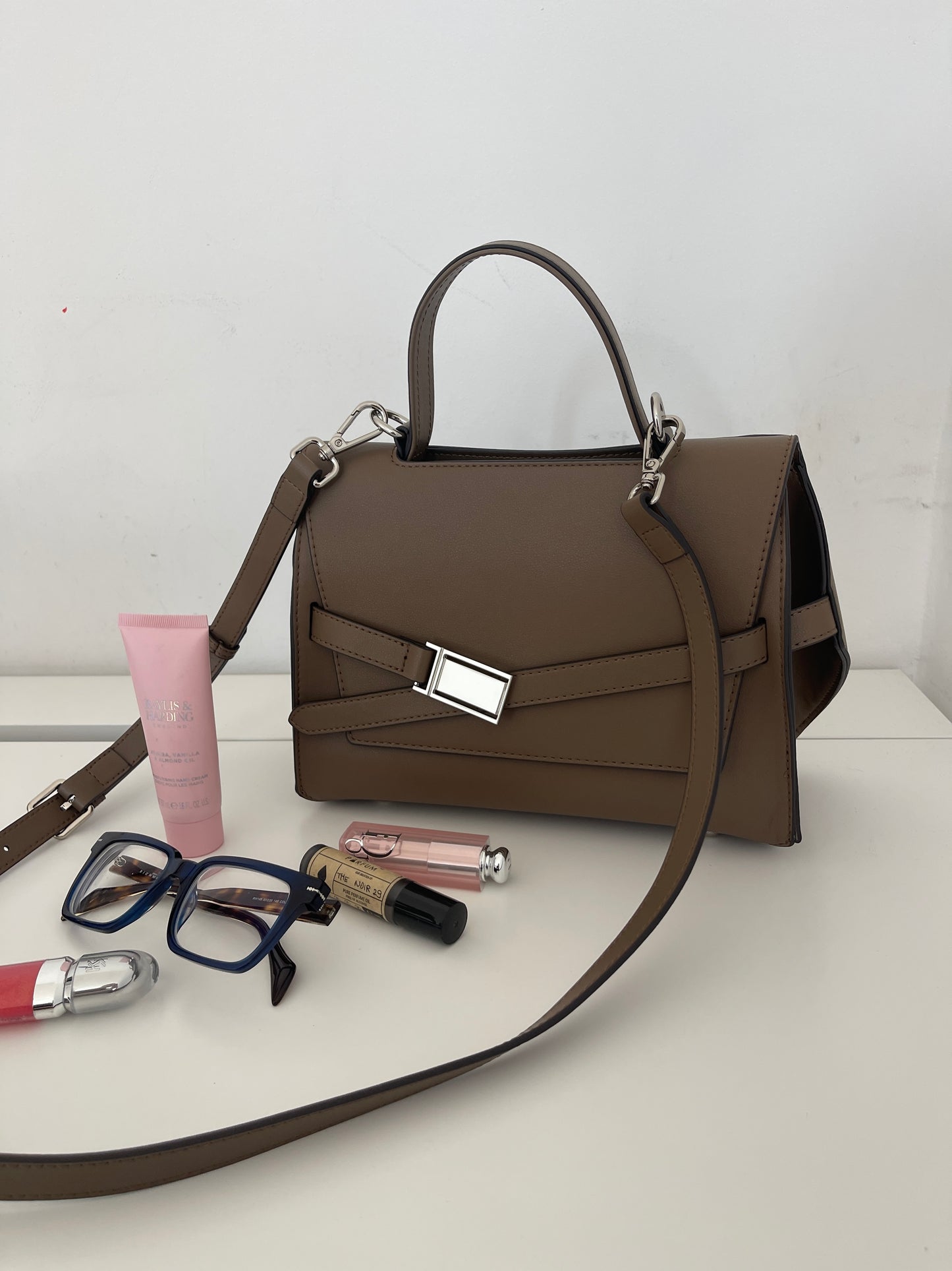 NIKOLÉ 'ANNA'  Leather Bag – The Classic in Taupe