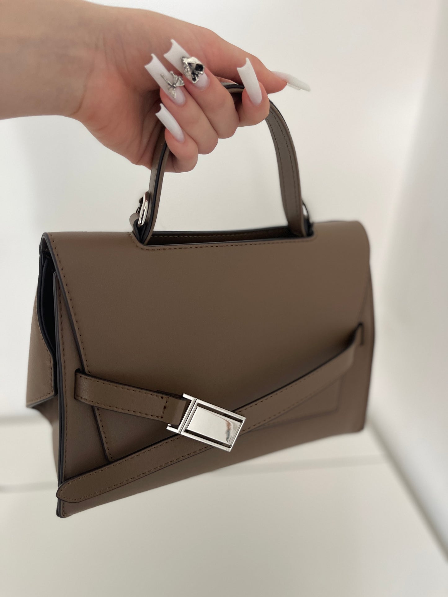 NIKOLÉ 'ANNA'  Leather Bag – The Classic in Taupe