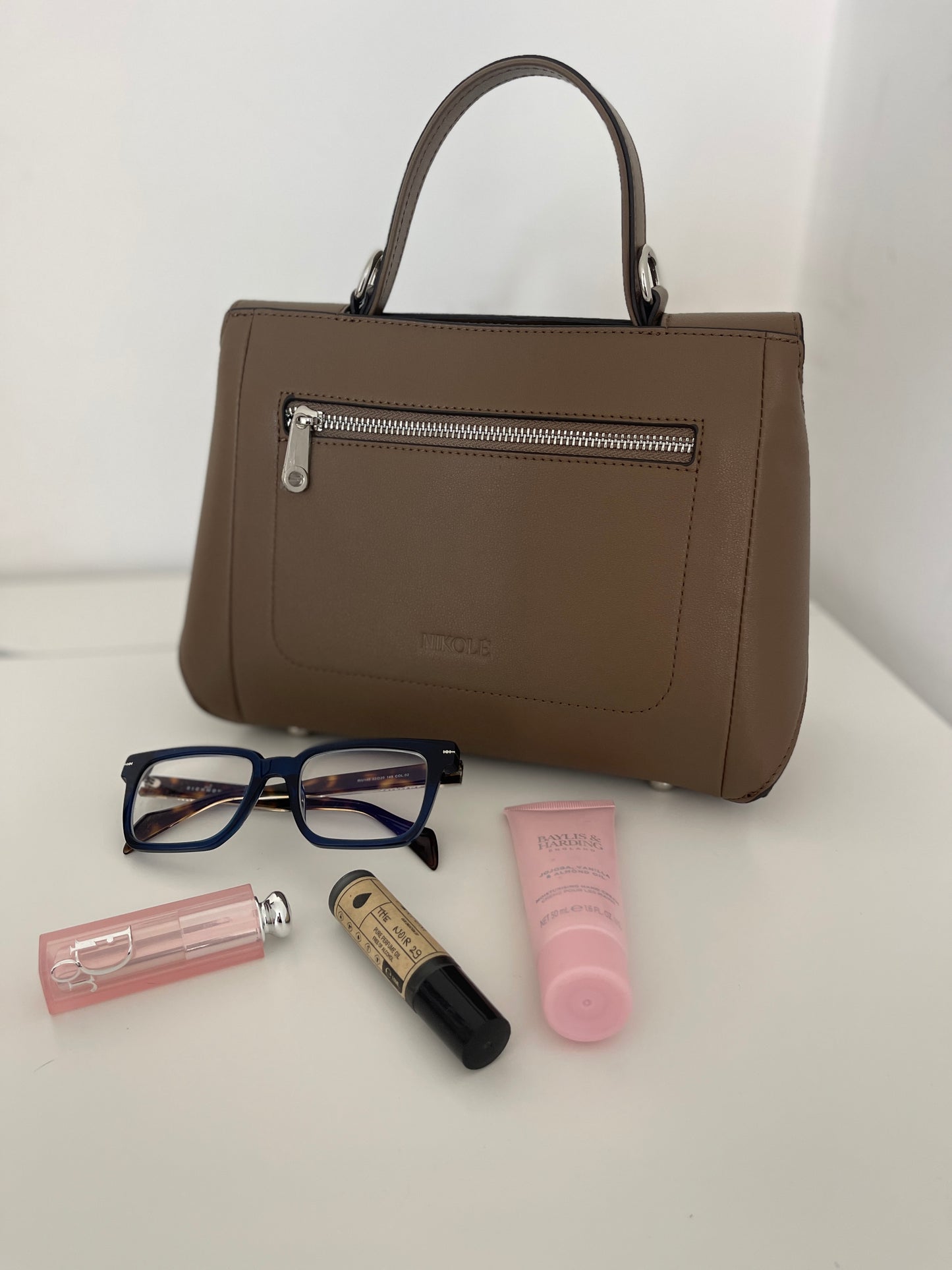 NIKOLÉ 'ANNA'  Leather Bag – The Classic in Taupe