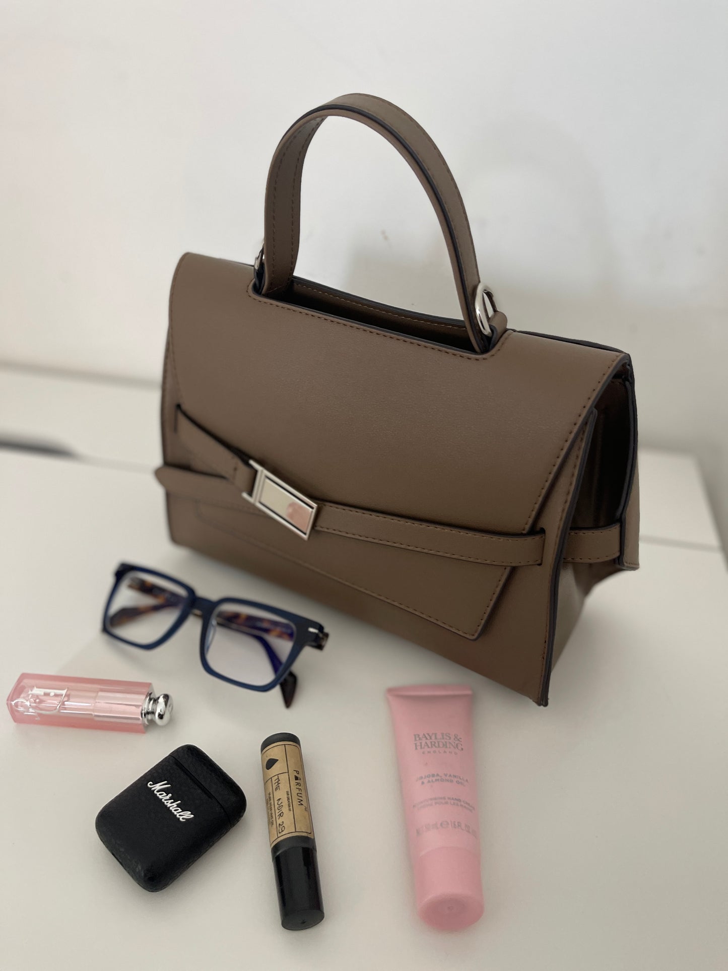 NIKOLÉ 'ANNA'  Leather Bag – The Classic in Taupe