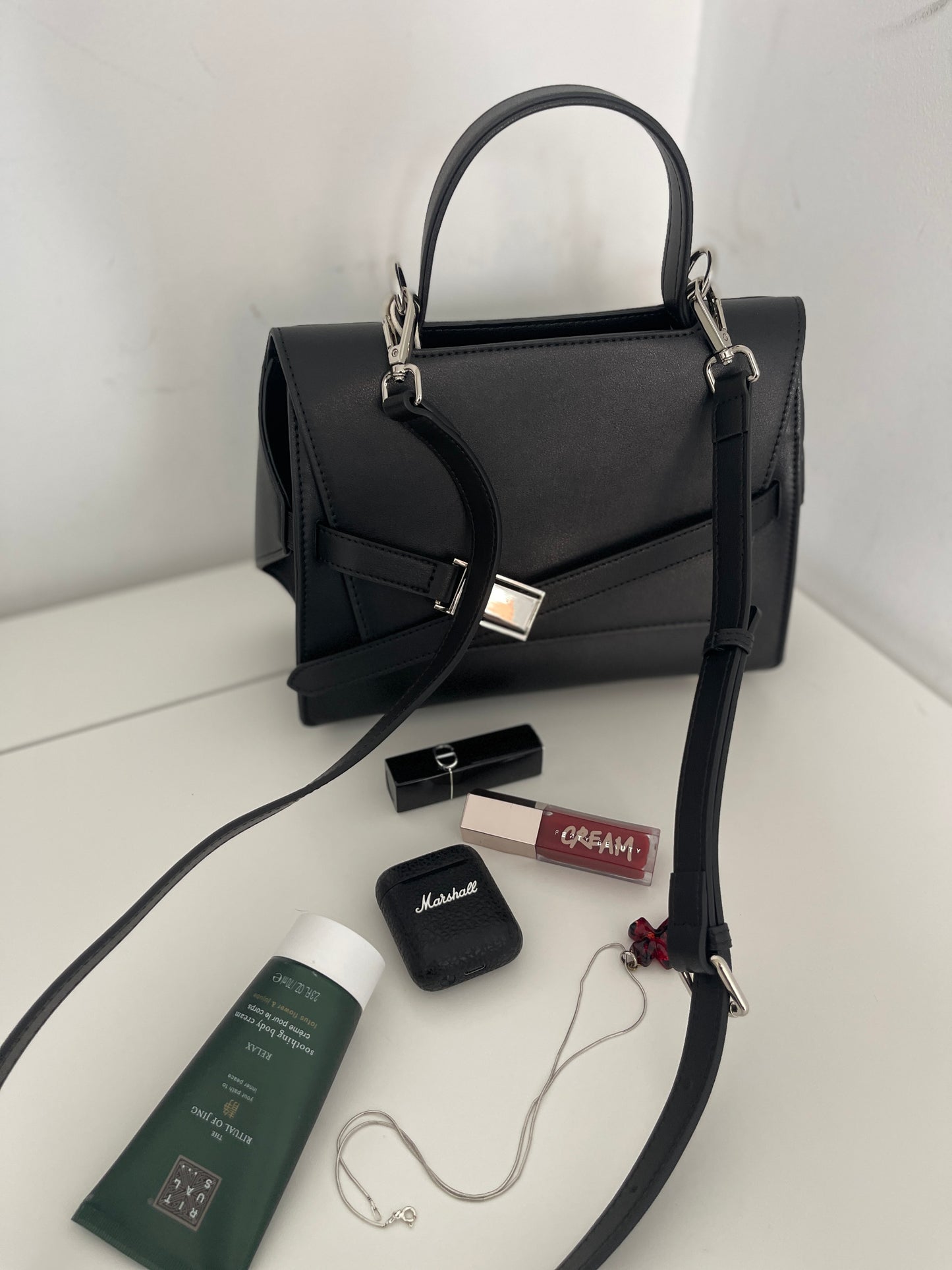 NIKOLÉ 'ANNA'  Leather Bag – The Classic in Black
