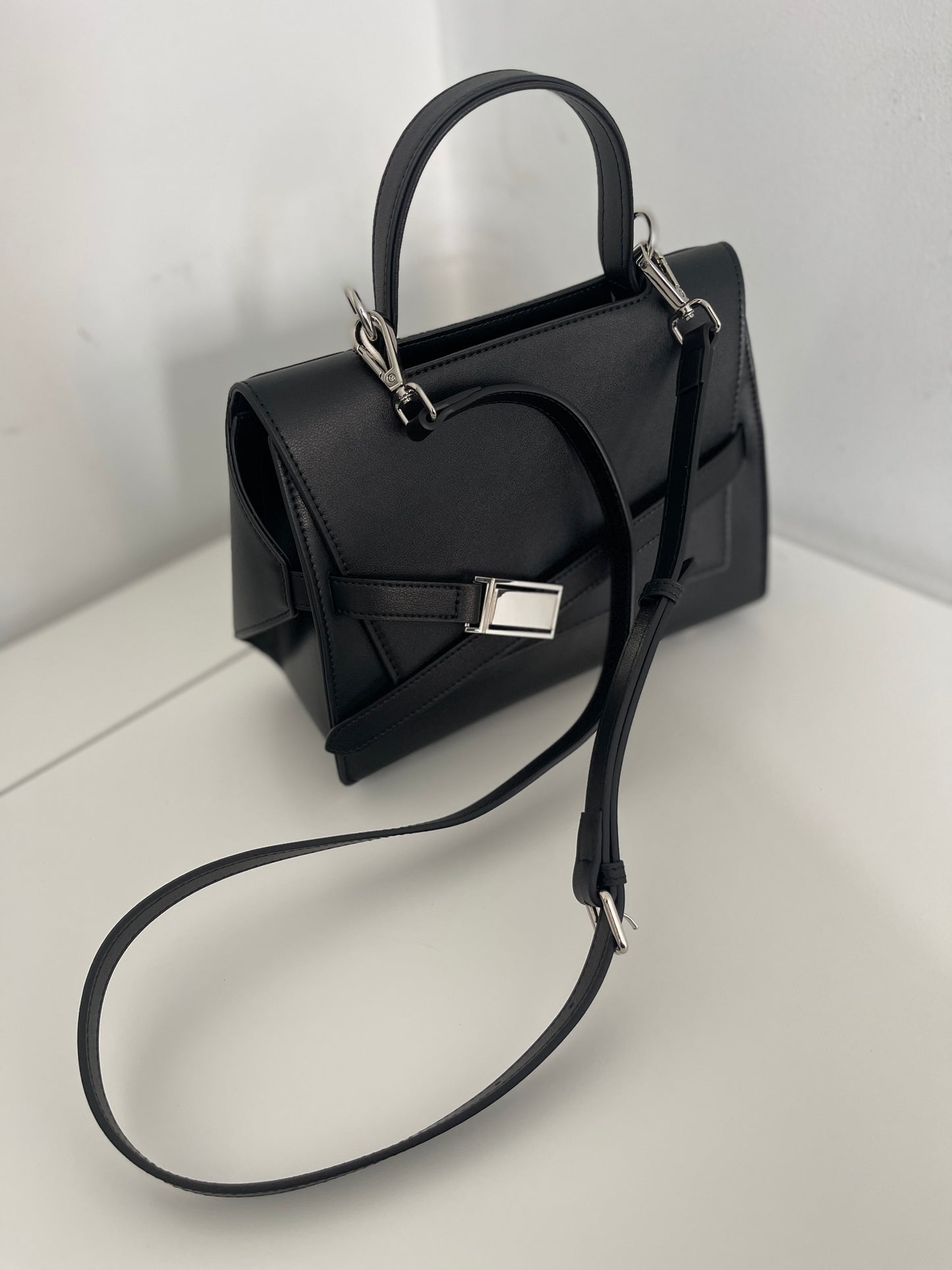 NIKOLÉ 'ANNA'  Leather Bag – The Classic in Black