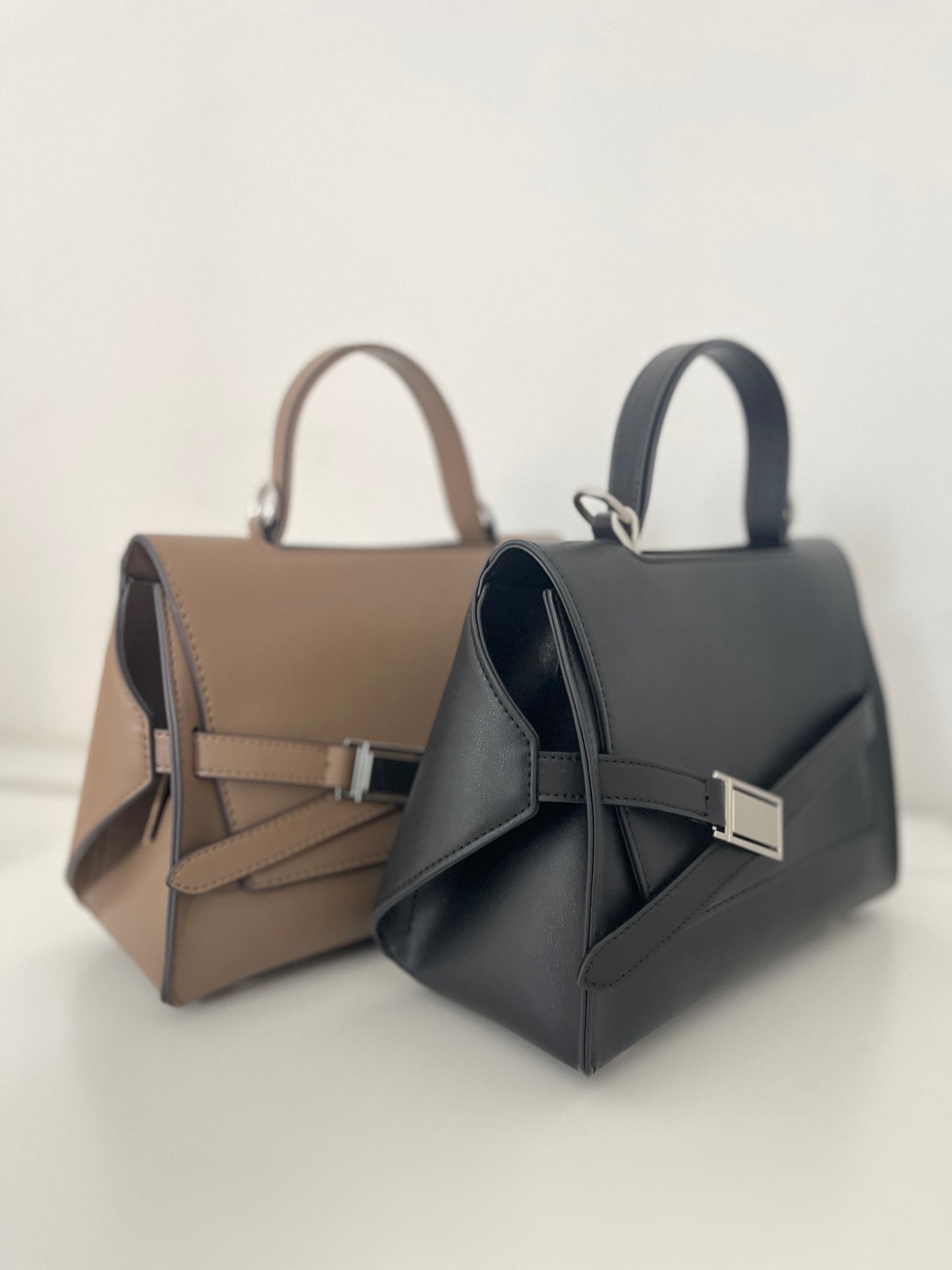 NIKOLÉ 'ANNA'  Leather Bag – The Classic in Black