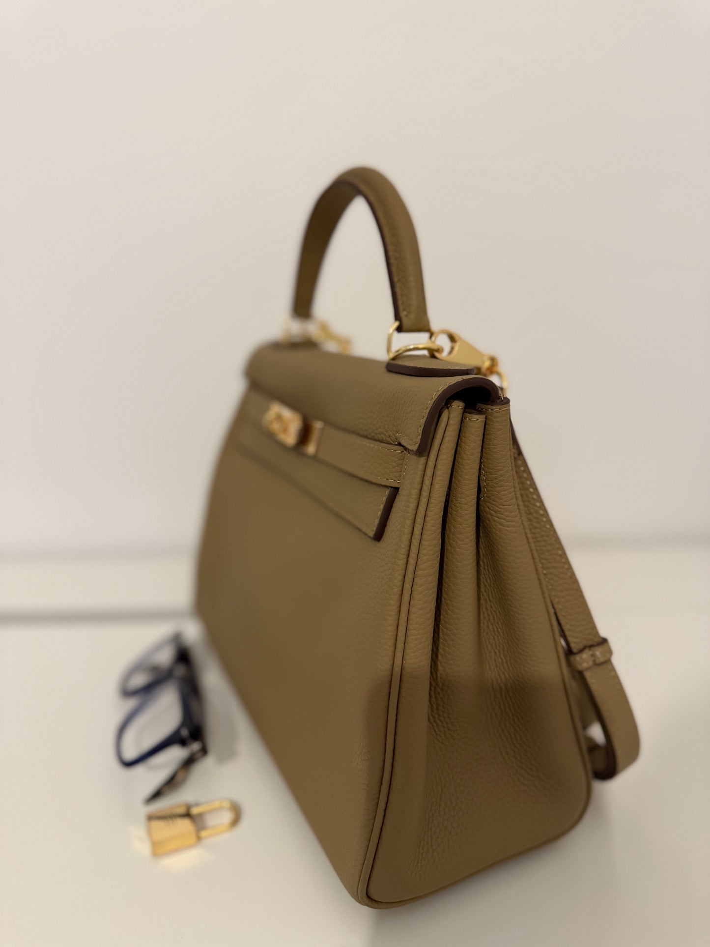 VERONIKA – Elegant Genuine Leather Handbag – Taupe
