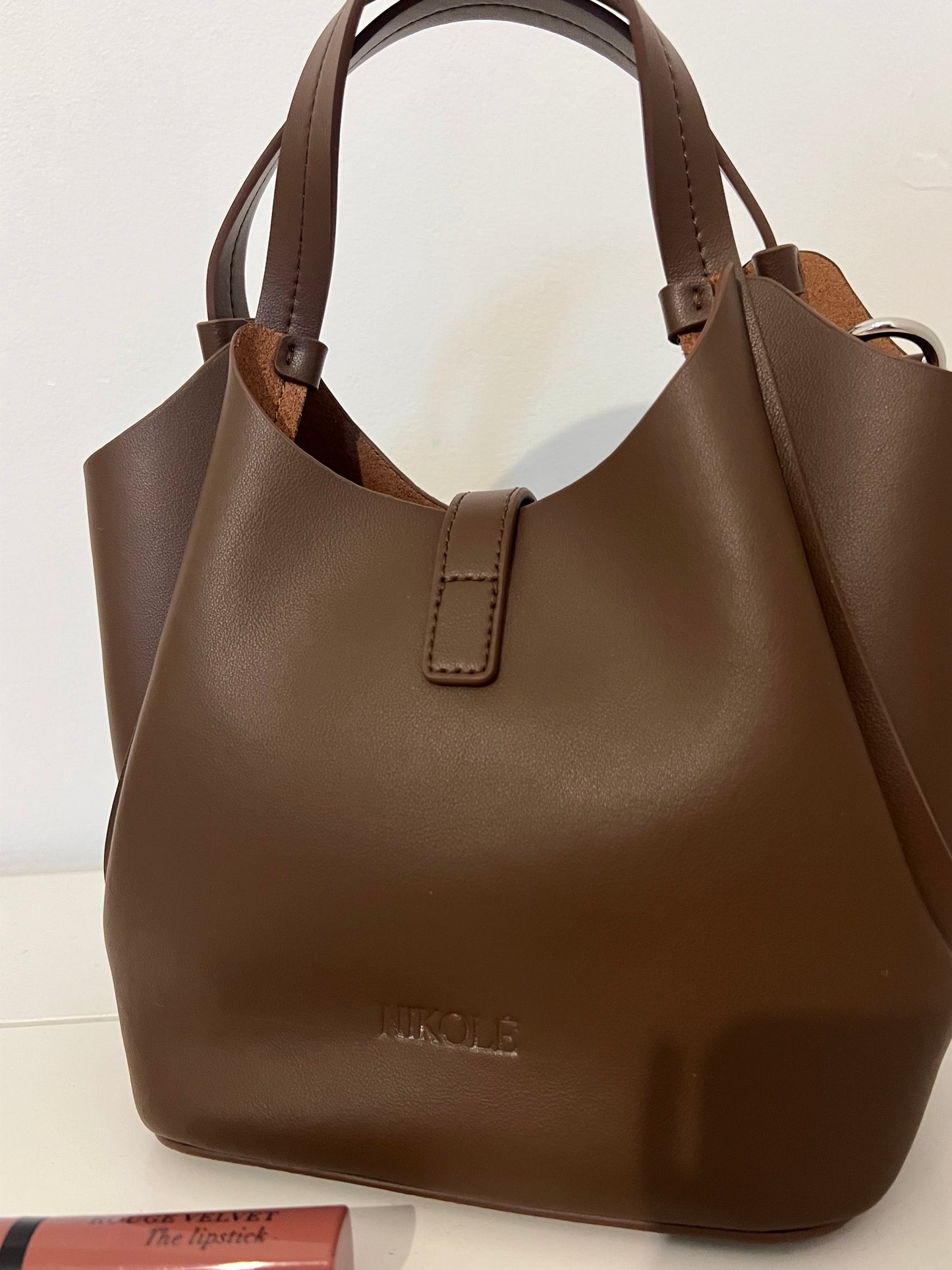 NIKOLÉ “LEA” — Chocolate Brown Leather Bag with Cosmetic Pouch