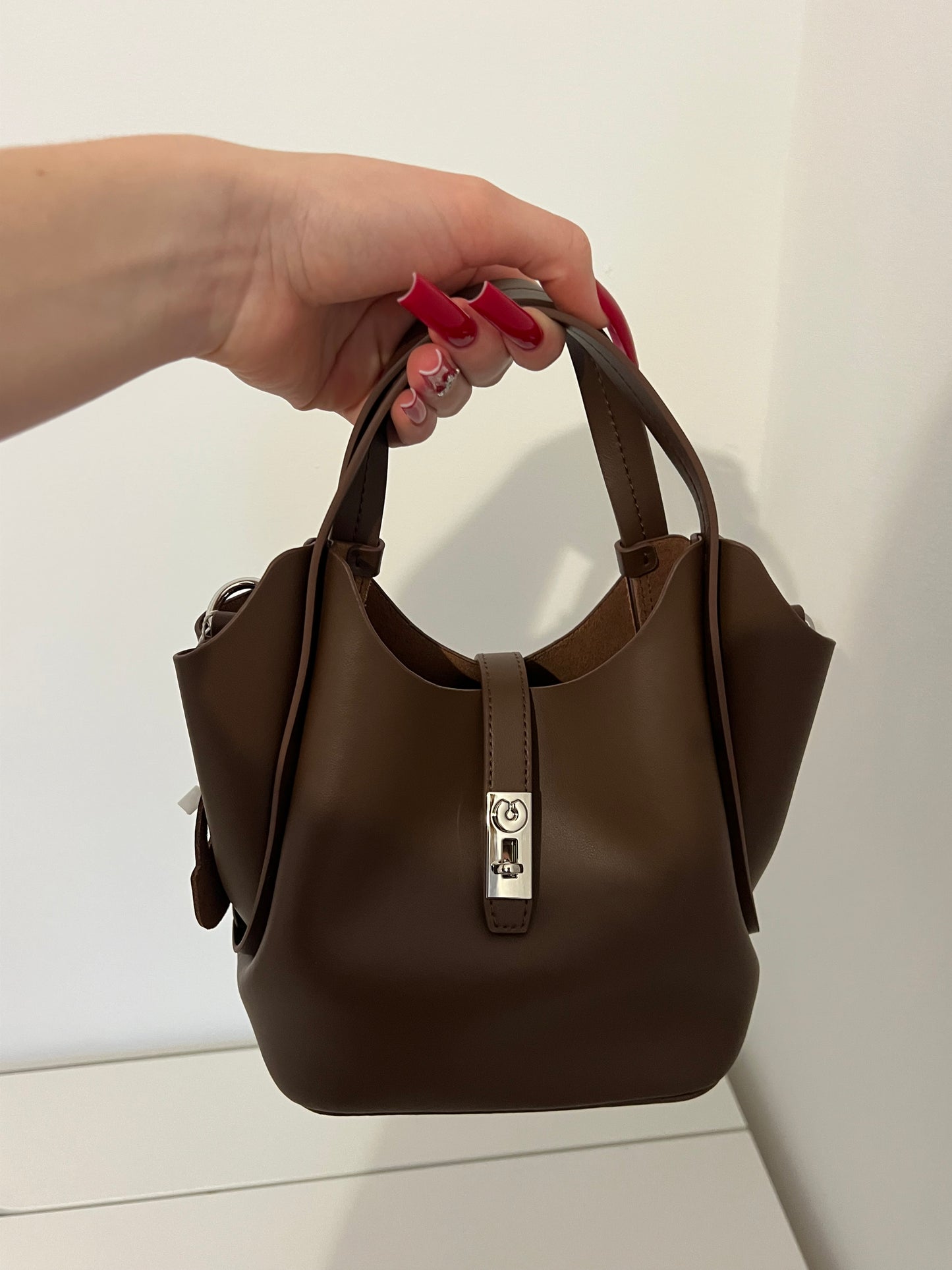 NIKOLÉ “LEA” — Chocolate Brown Leather Bag with Cosmetic Pouch