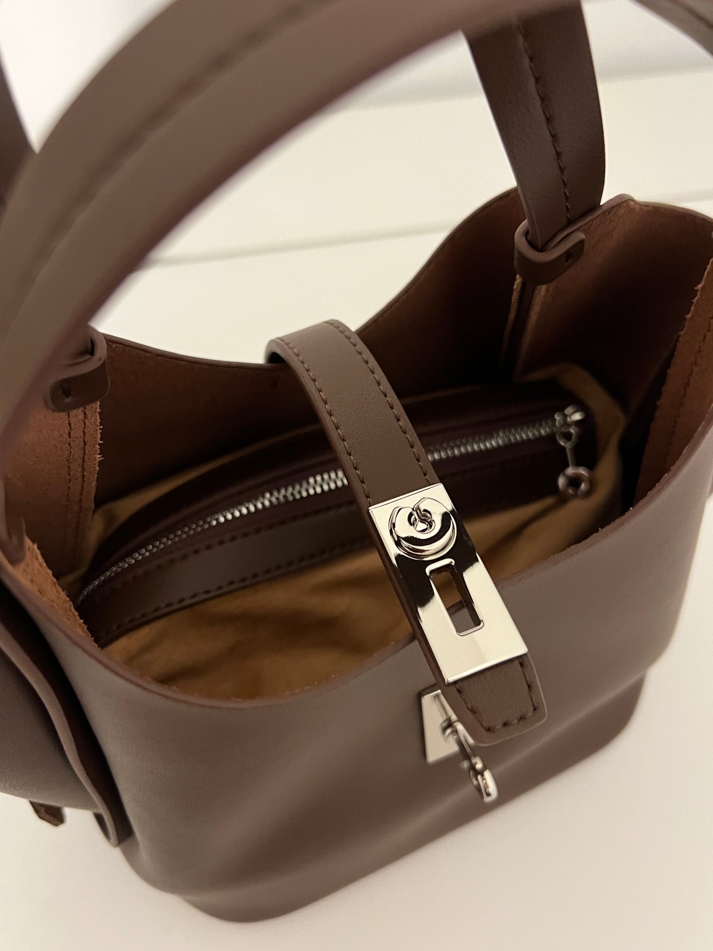 NIKOLÉ “LEA” — Chocolate Brown Leather Bag with Cosmetic Pouch