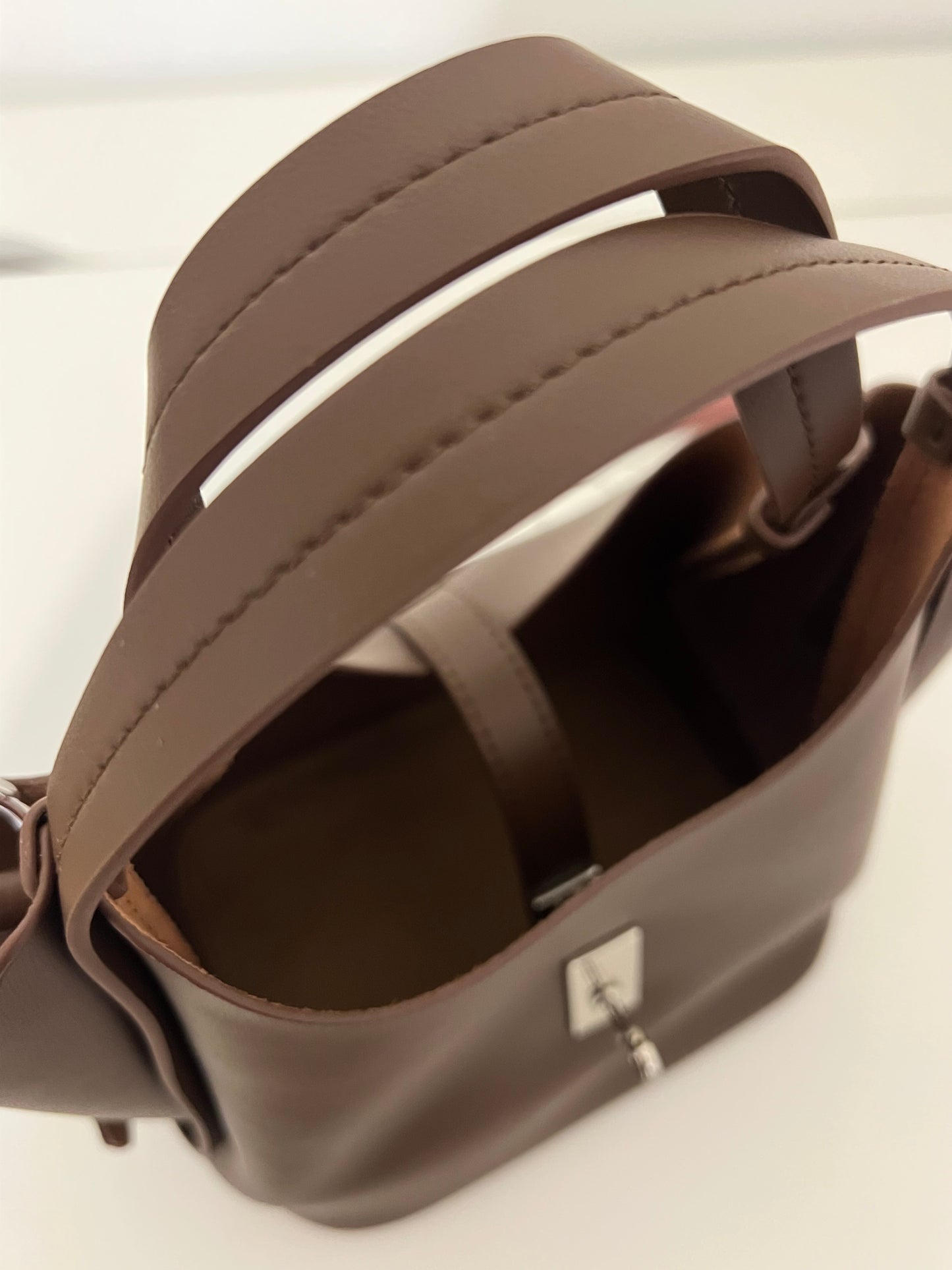 NIKOLÉ “LEA” — Chocolate Brown Leather Bag with Cosmetic Pouch