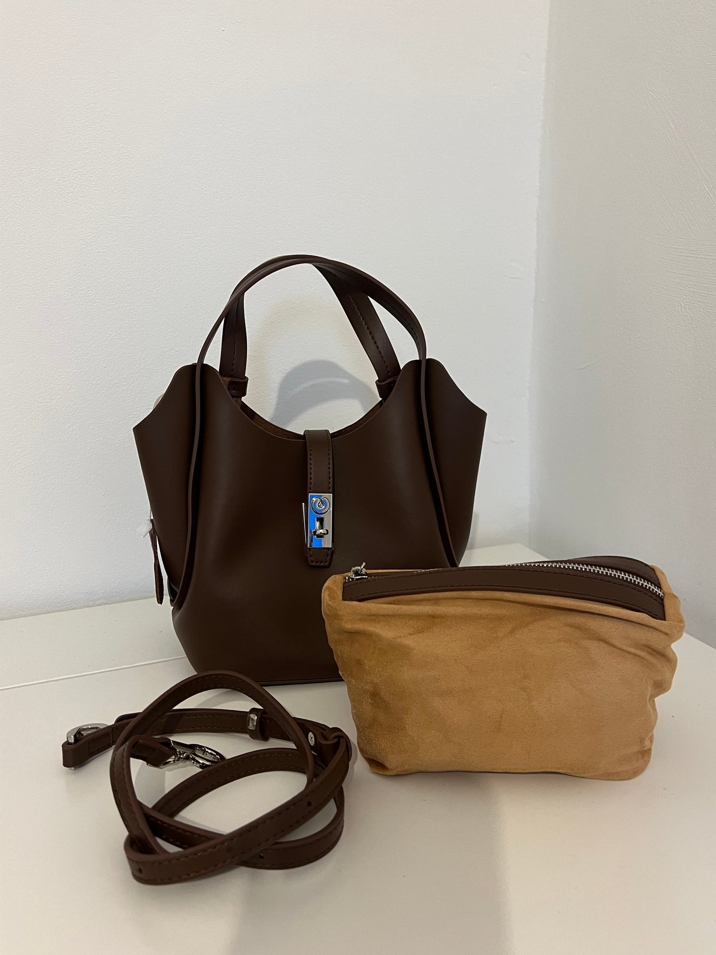 NIKOLÉ “LEA” — Chocolate Brown Leather Bag with Cosmetic Pouch