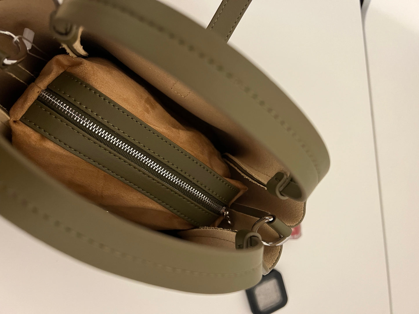 NIKOLÉ “LEA” — Khaki Green Leather Bag with Cosmetic Pouch