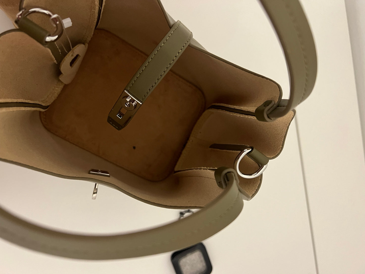 NIKOLÉ “LEA” — Khaki Green Leather Bag with Cosmetic Pouch