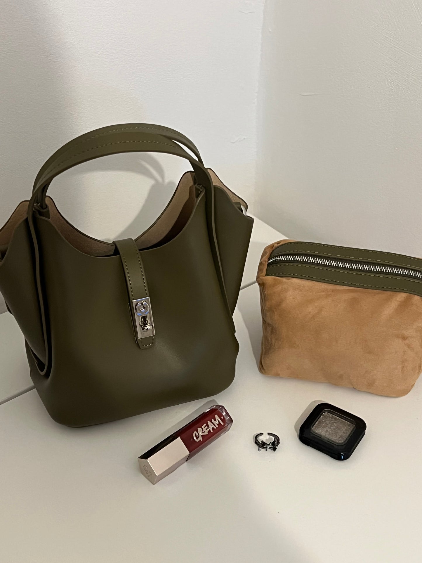NIKOLÉ “LEA” — Khaki Green Leather Bag with Cosmetic Pouch