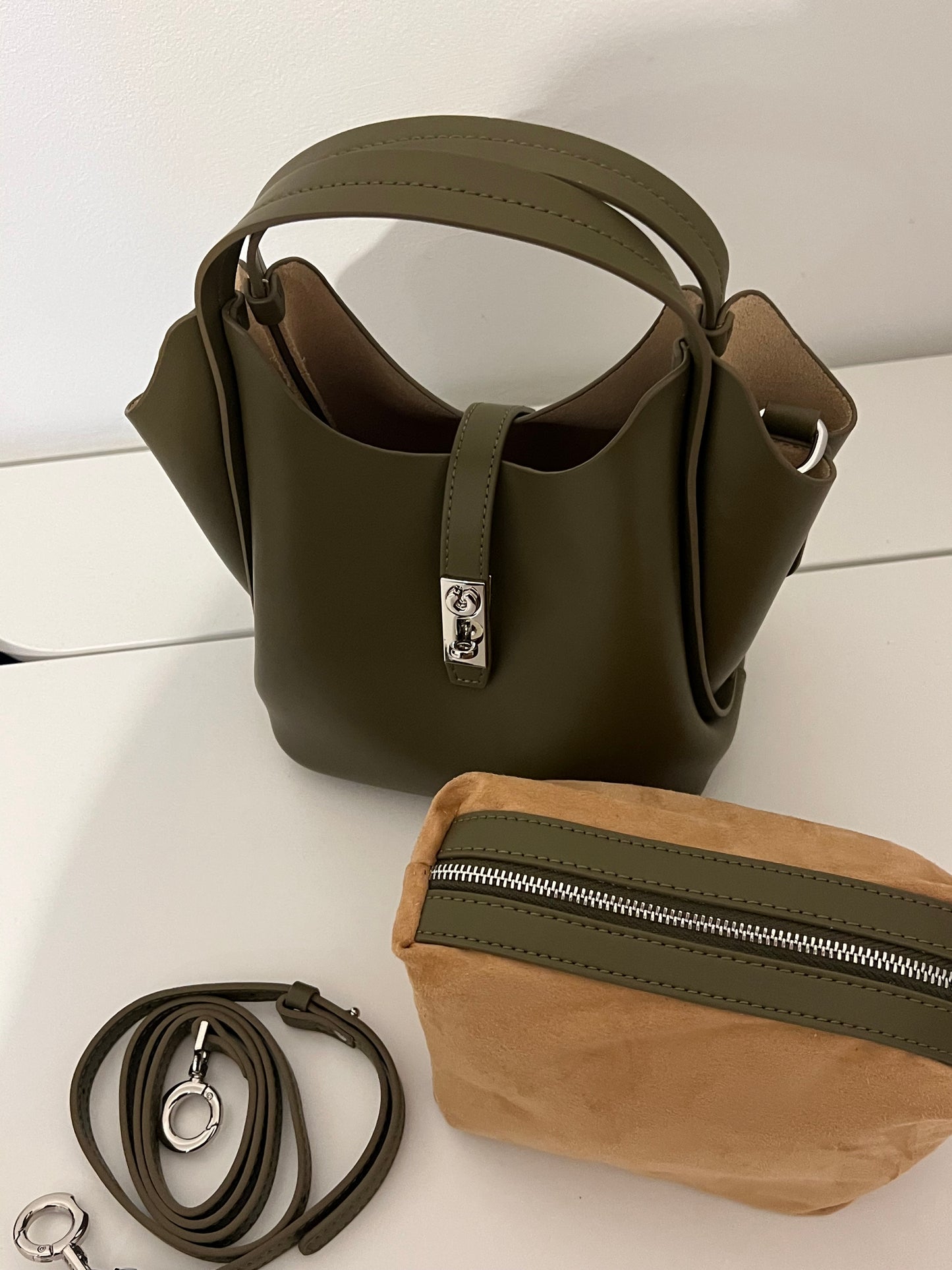 NIKOLÉ “LEA” — Khaki Green Leather Bag with Cosmetic Pouch