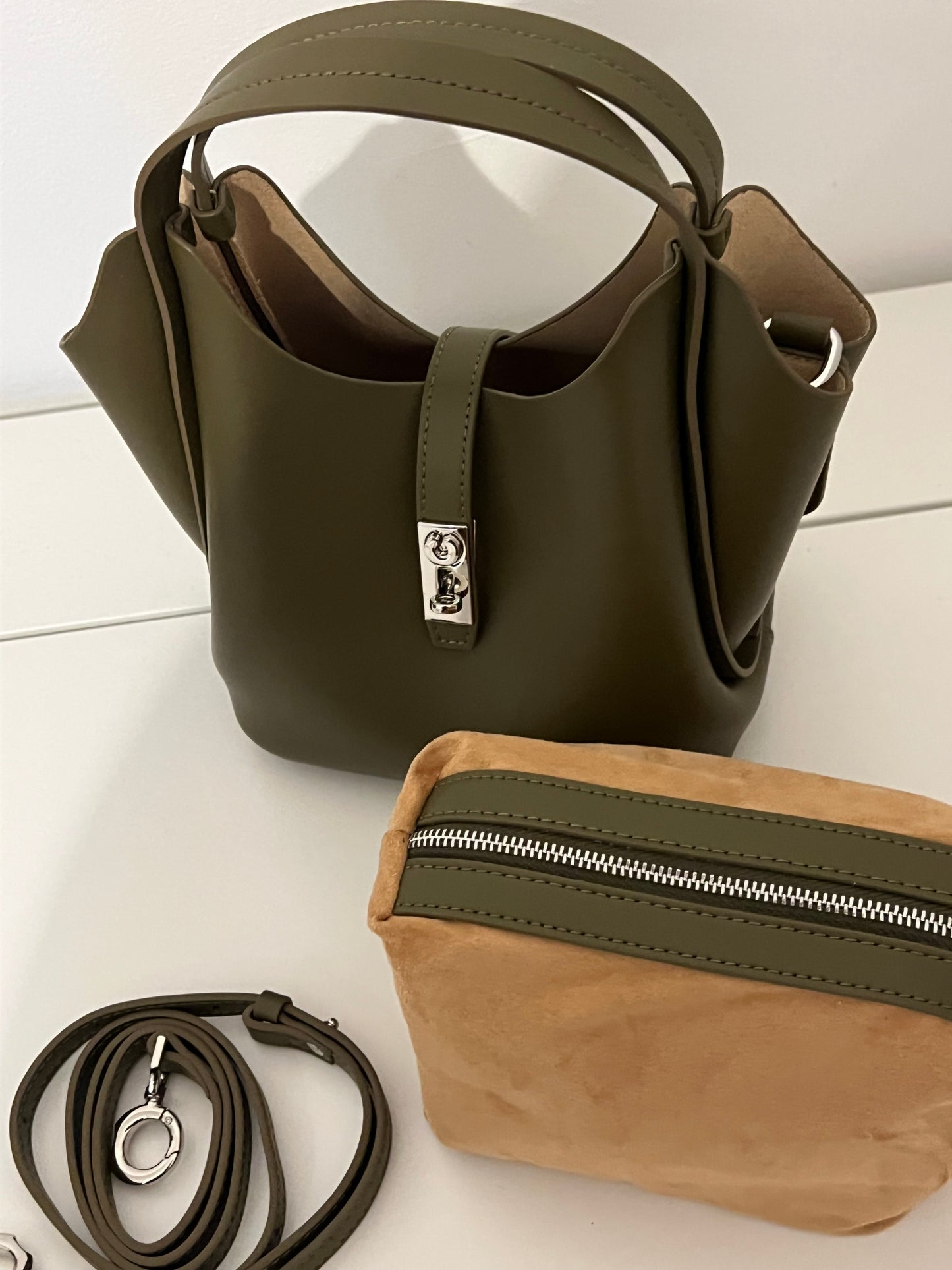 NIKOLÉ “LEA” — Khaki Green Leather Bag with Cosmetic Pouch