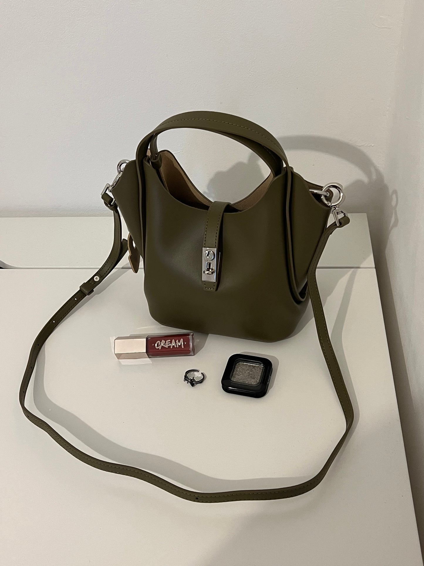 NIKOLÉ “LEA” — Khaki Green Leather Bag with Cosmetic Pouch