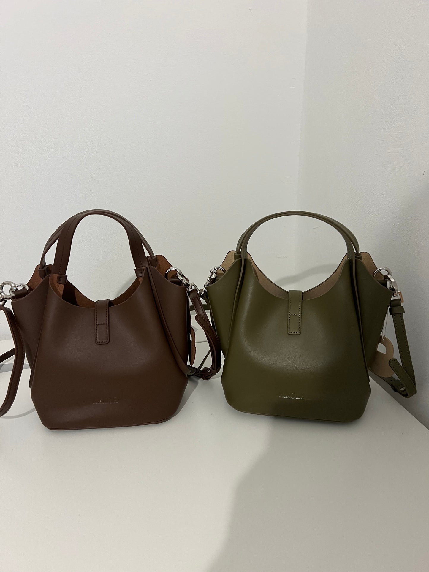 NIKOLÉ “LEA” — Chocolate Brown Leather Bag with Cosmetic Pouch