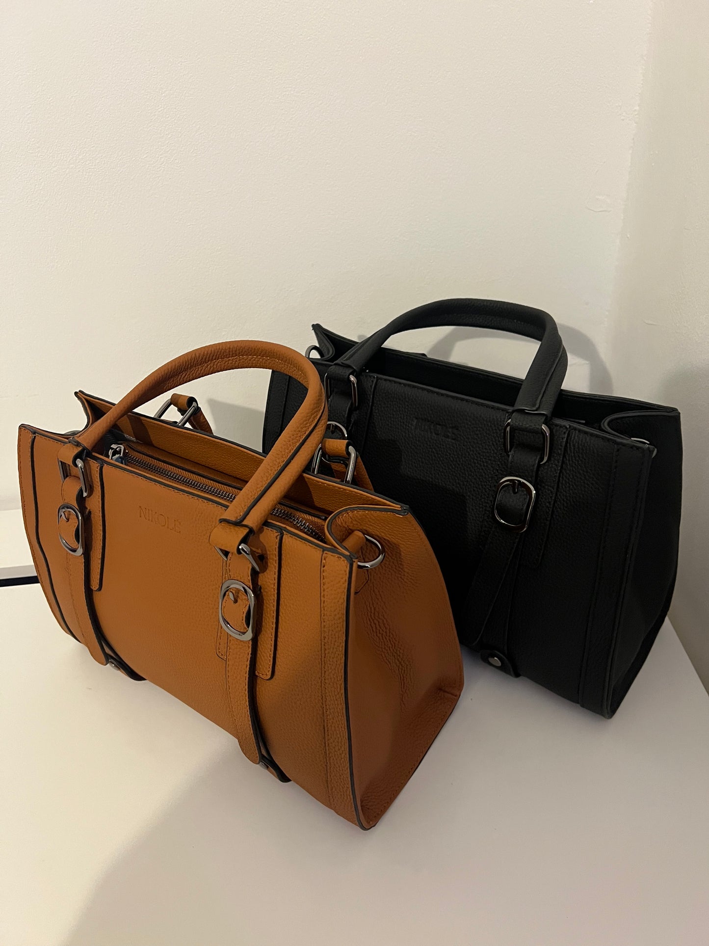 NIKOLÈ Black Tote – Stylish Genuine Leather Handbag for Everyday Elegance