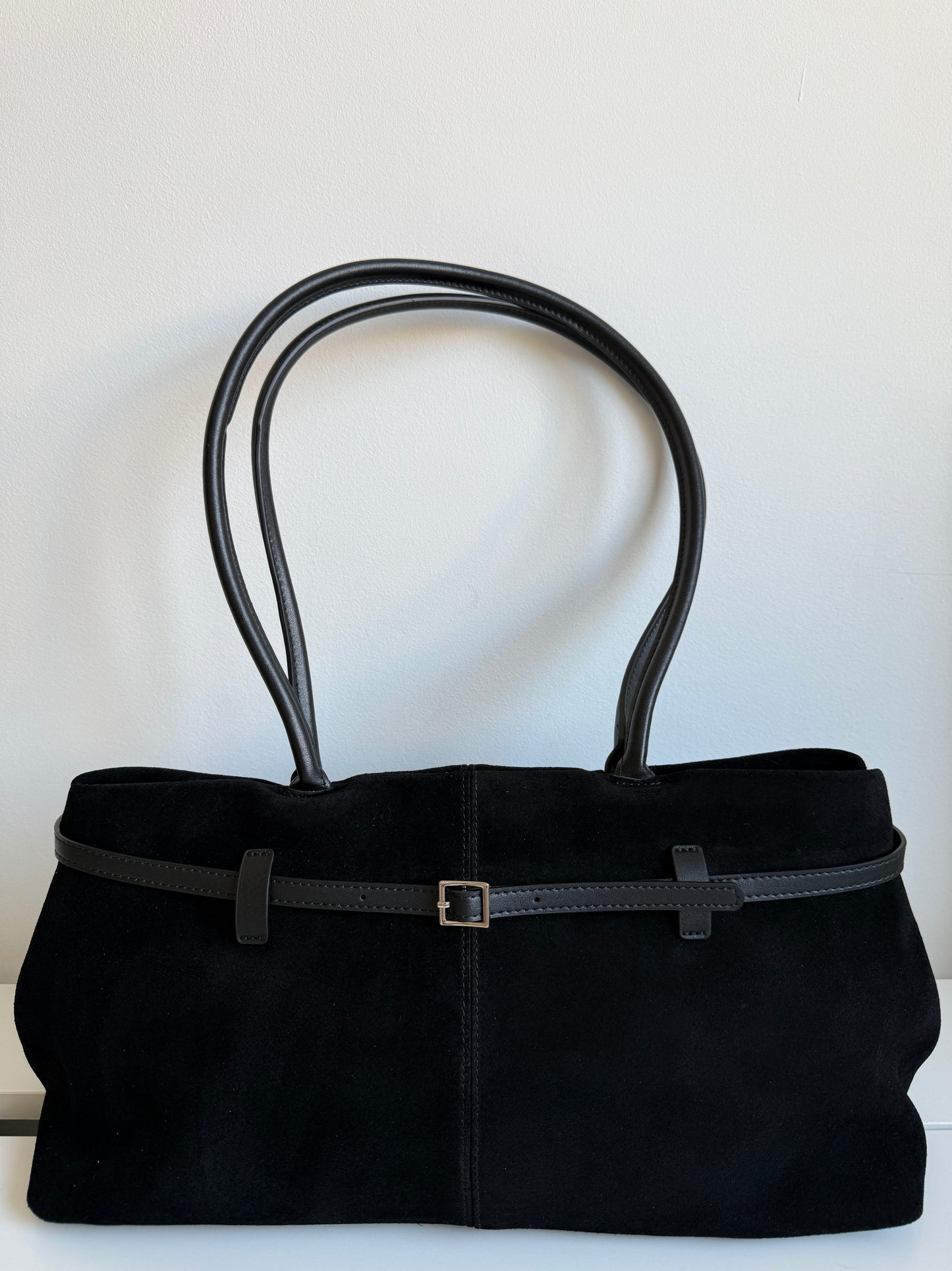 NIKOLÉ MARA – Black Suede Shoulder Bag | Soft & Neutral