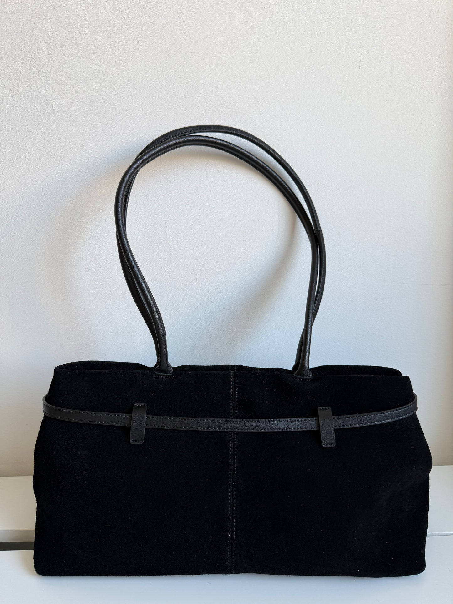 NIKOLÉ MARA – Black Suede Shoulder Bag | Soft & Neutral