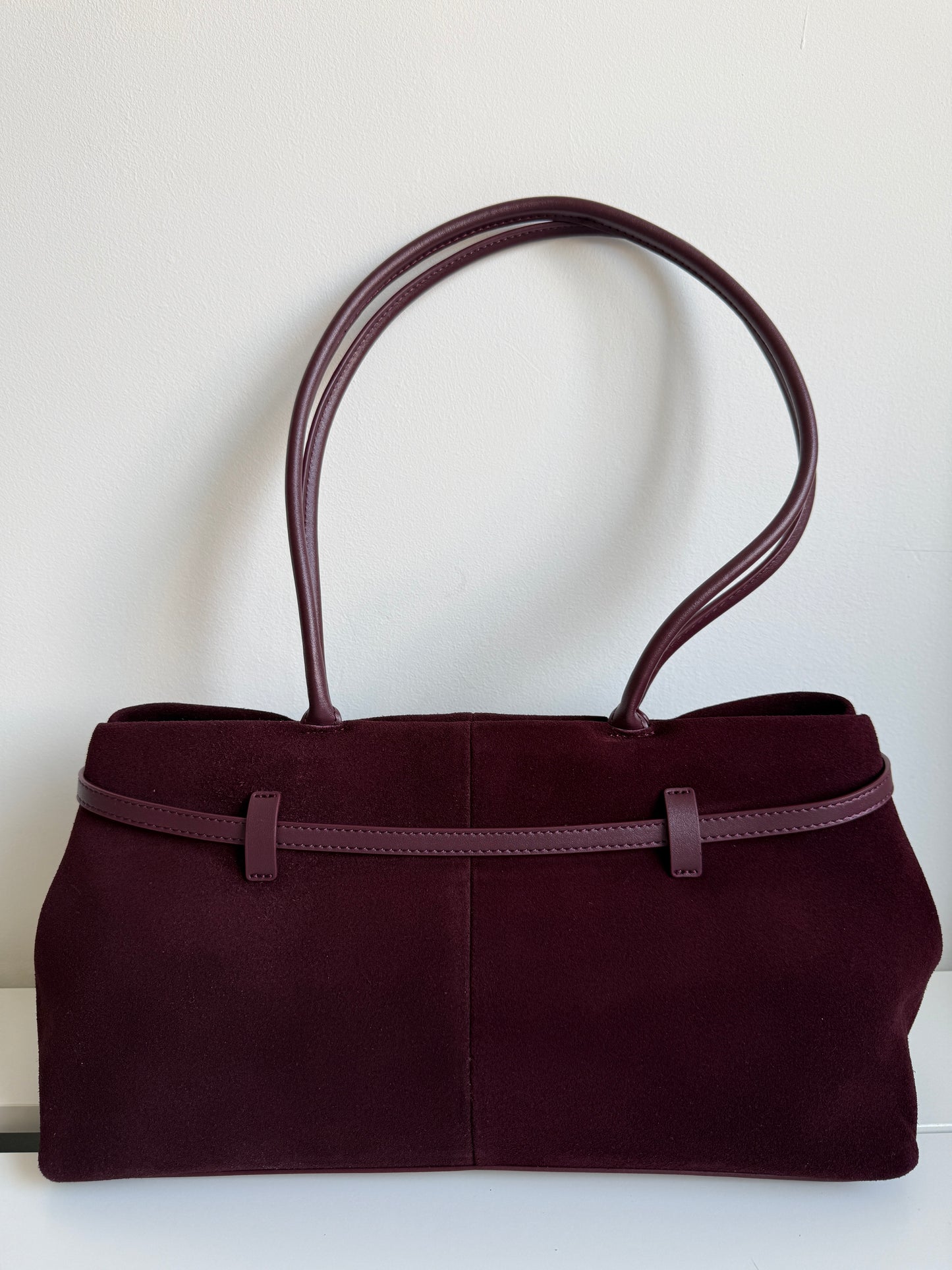 NIKOLÉ MARA – Burgundy Suede Shoulder Bag | Soft & Neutral