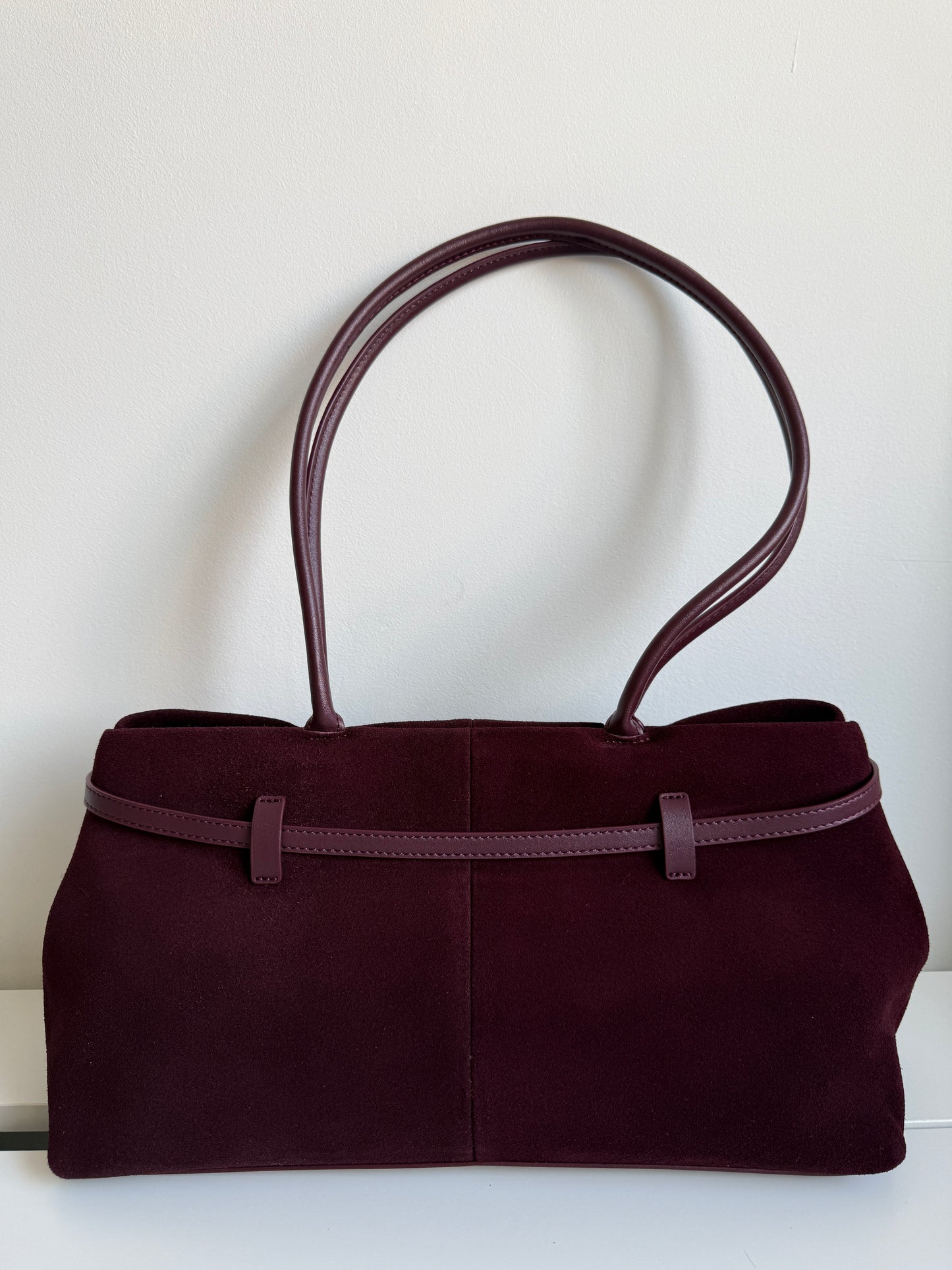 NIKOLÉ MARA – Burgundy Suede Shoulder Bag | Soft & Neutral