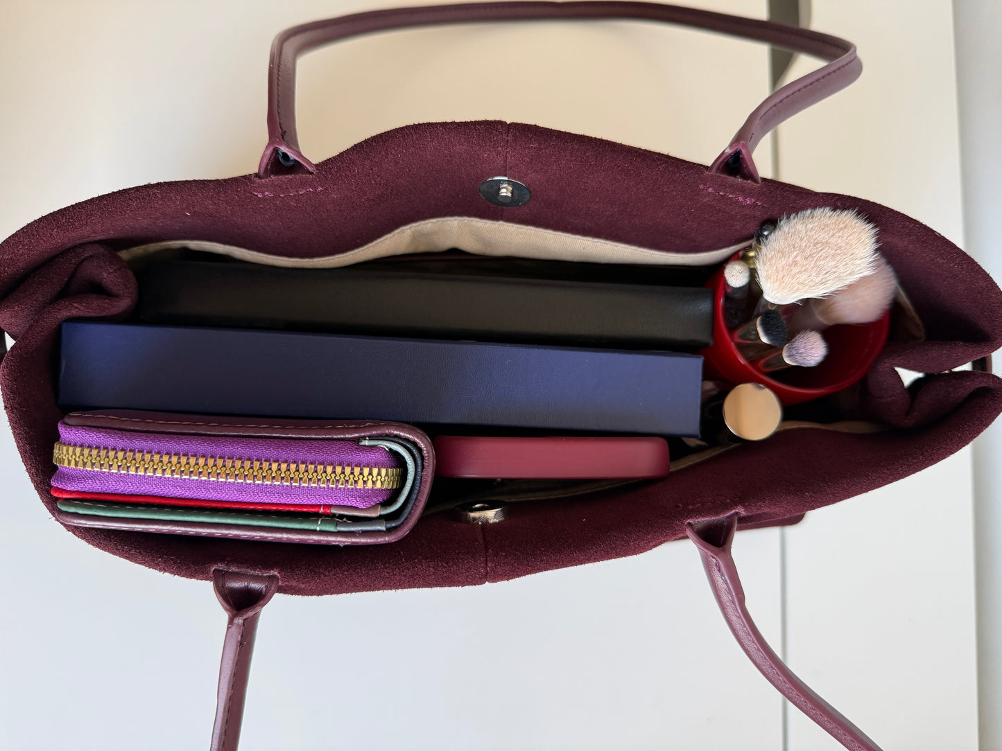 NIKOLÉ MARA – Burgundy Suede Shoulder Bag | Soft & Neutral