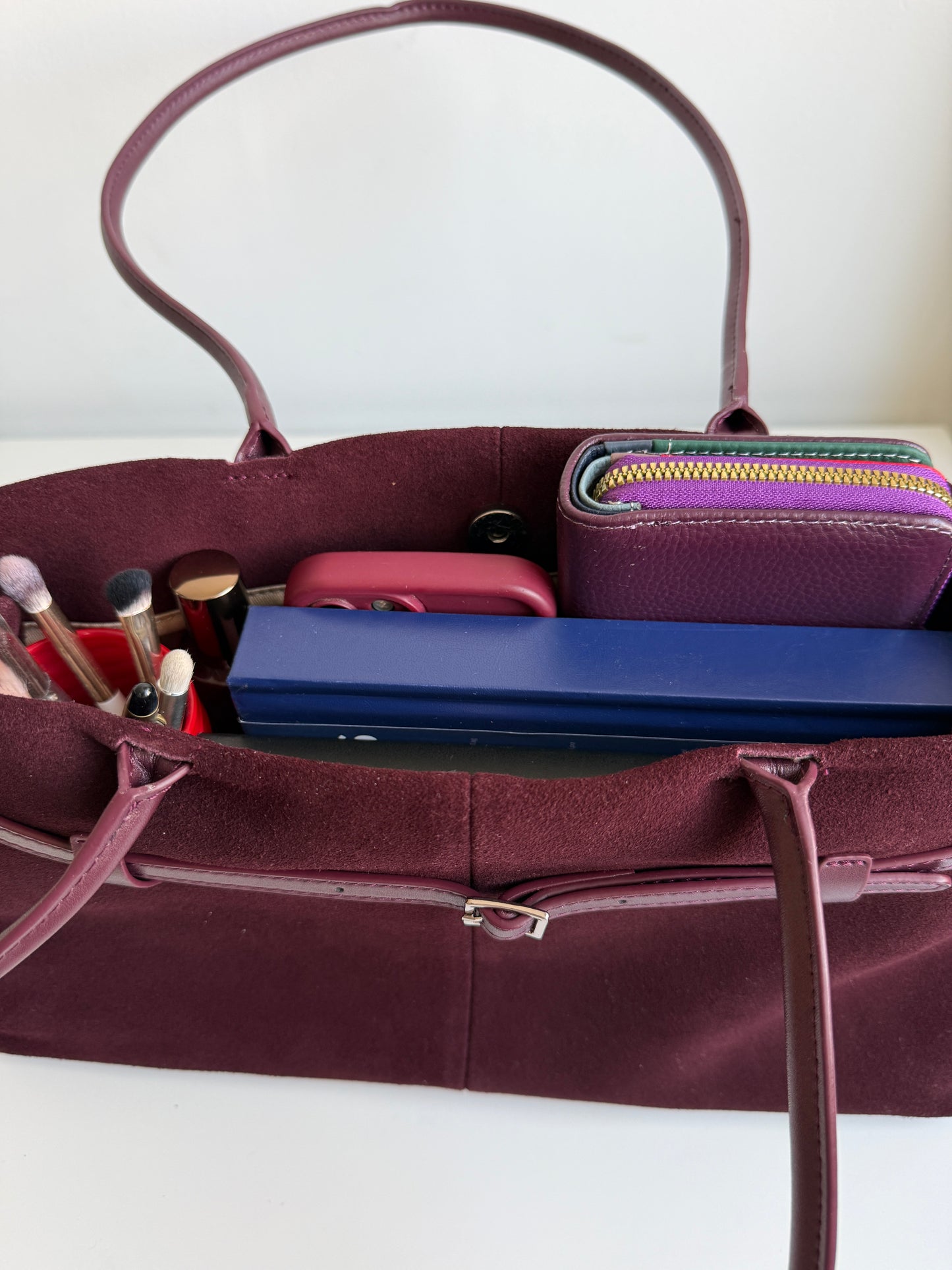 NIKOLÉ MARA – Burgundy Suede Shoulder Bag | Soft & Neutral