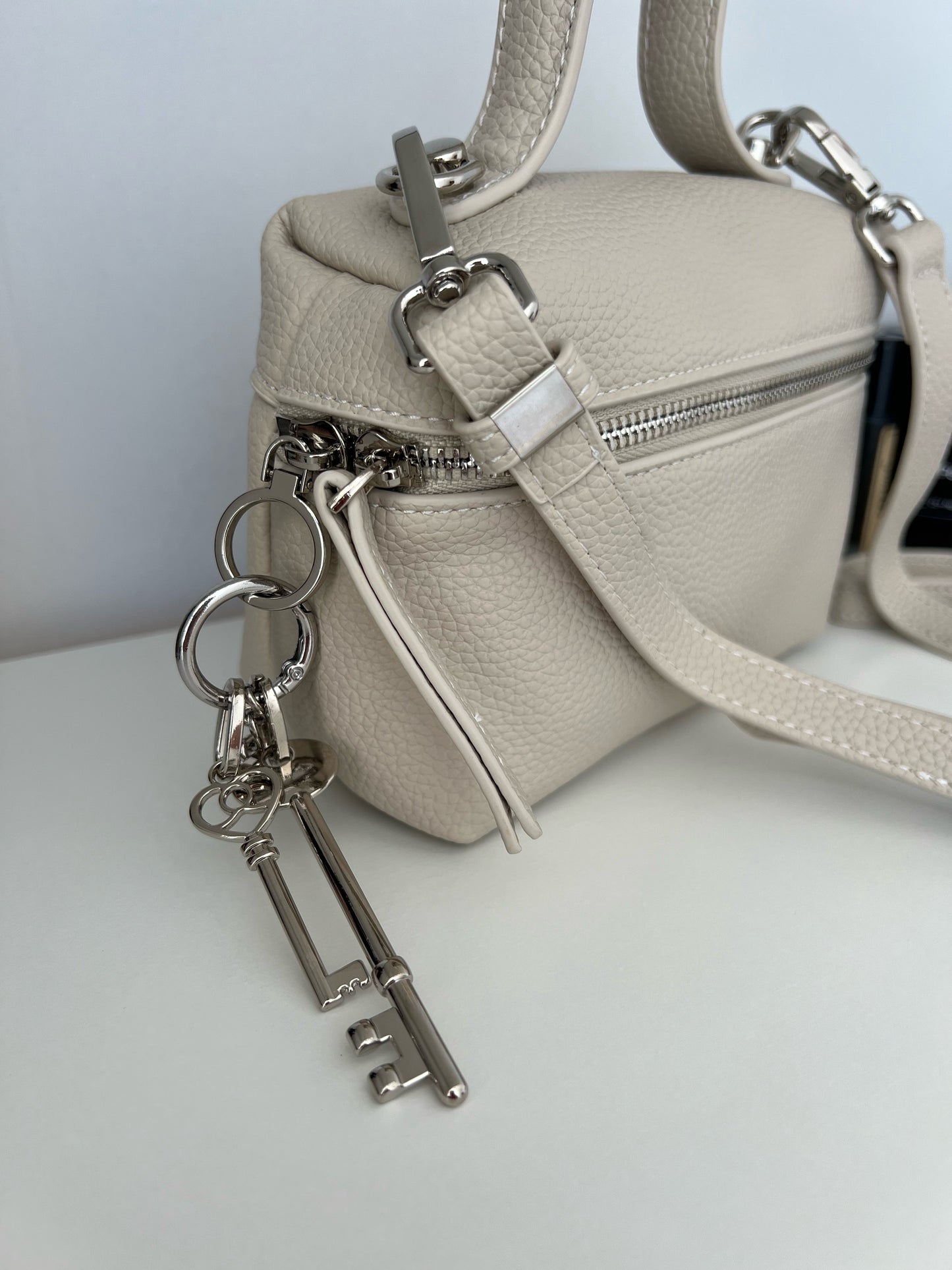 Bella Key – Premium Natural Leather Bag (Ivory)