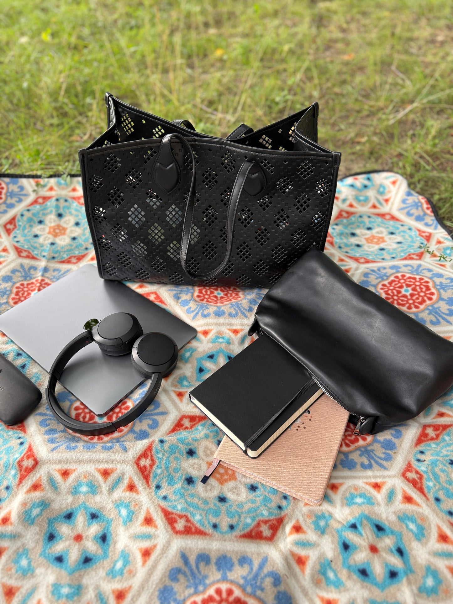 Large Leather Tote Bag with Cosmetic Pouch – Black | NIKOLÈ