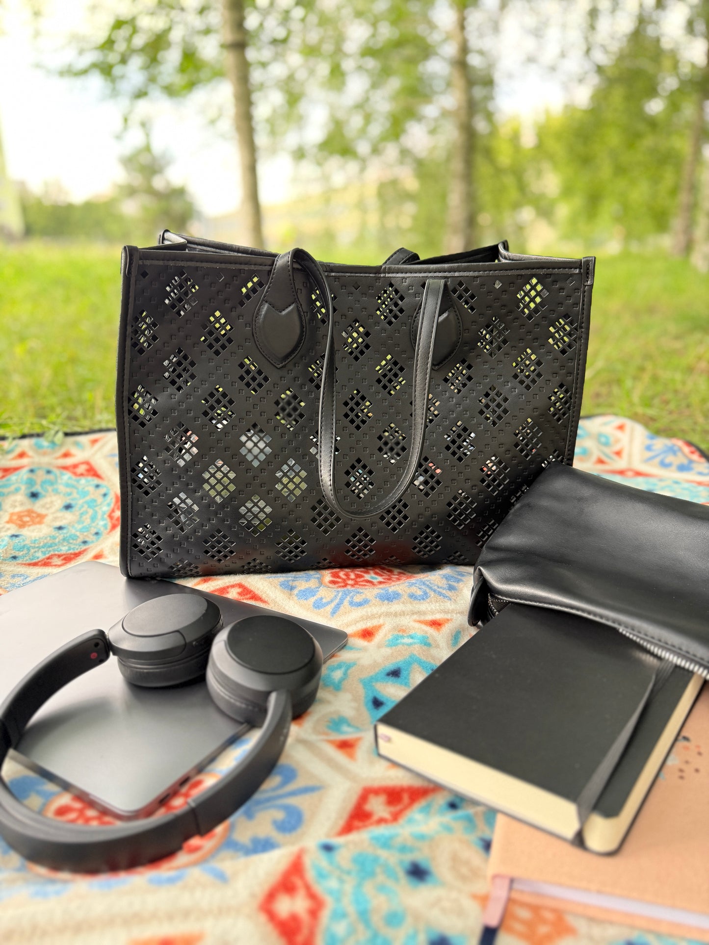 Large Leather Tote Bag with Cosmetic Pouch – Black | NIKOLÈ
