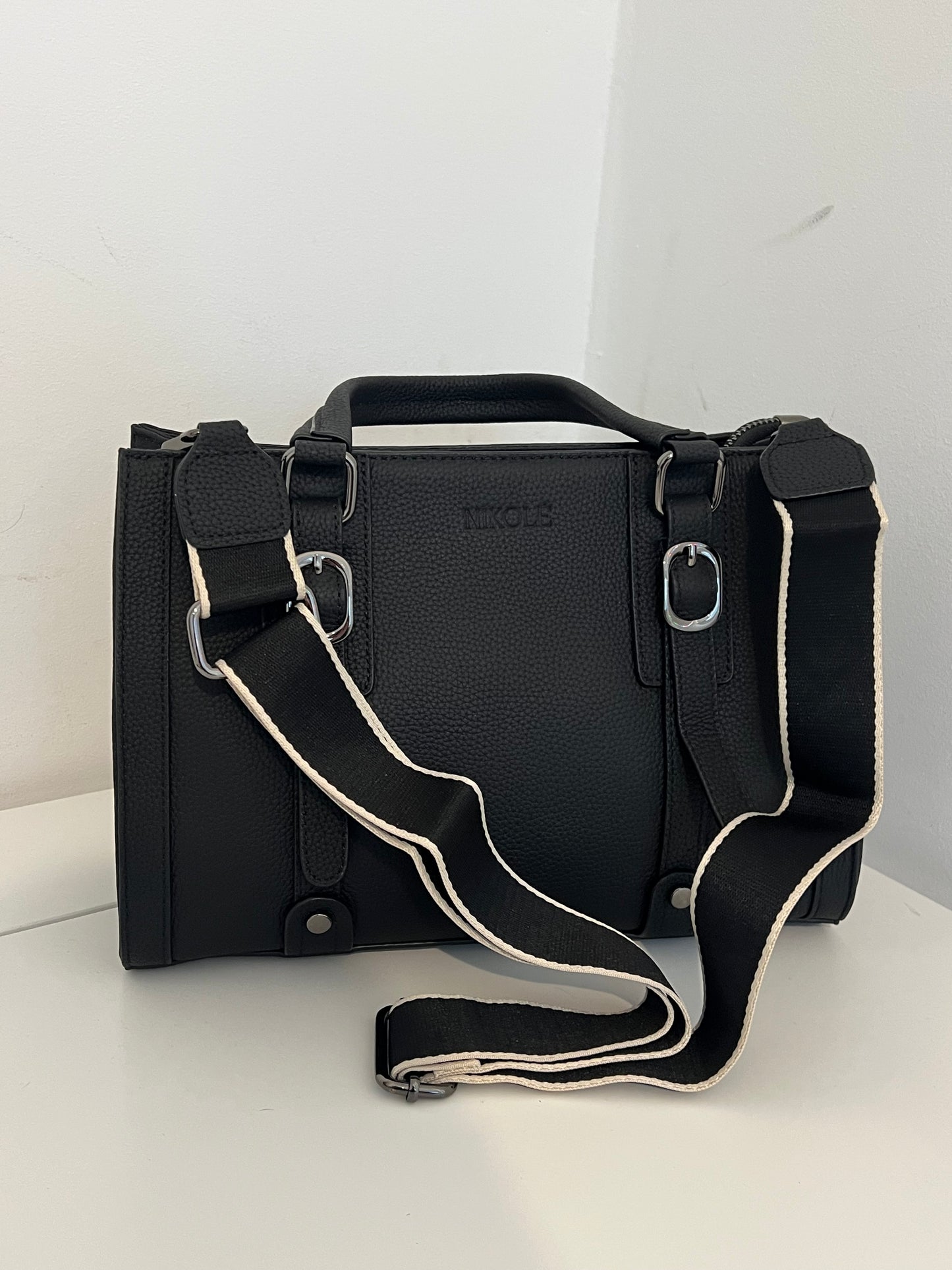 NIKOLÈ Black Tote – Stylish Genuine Leather Handbag for Everyday Elegance