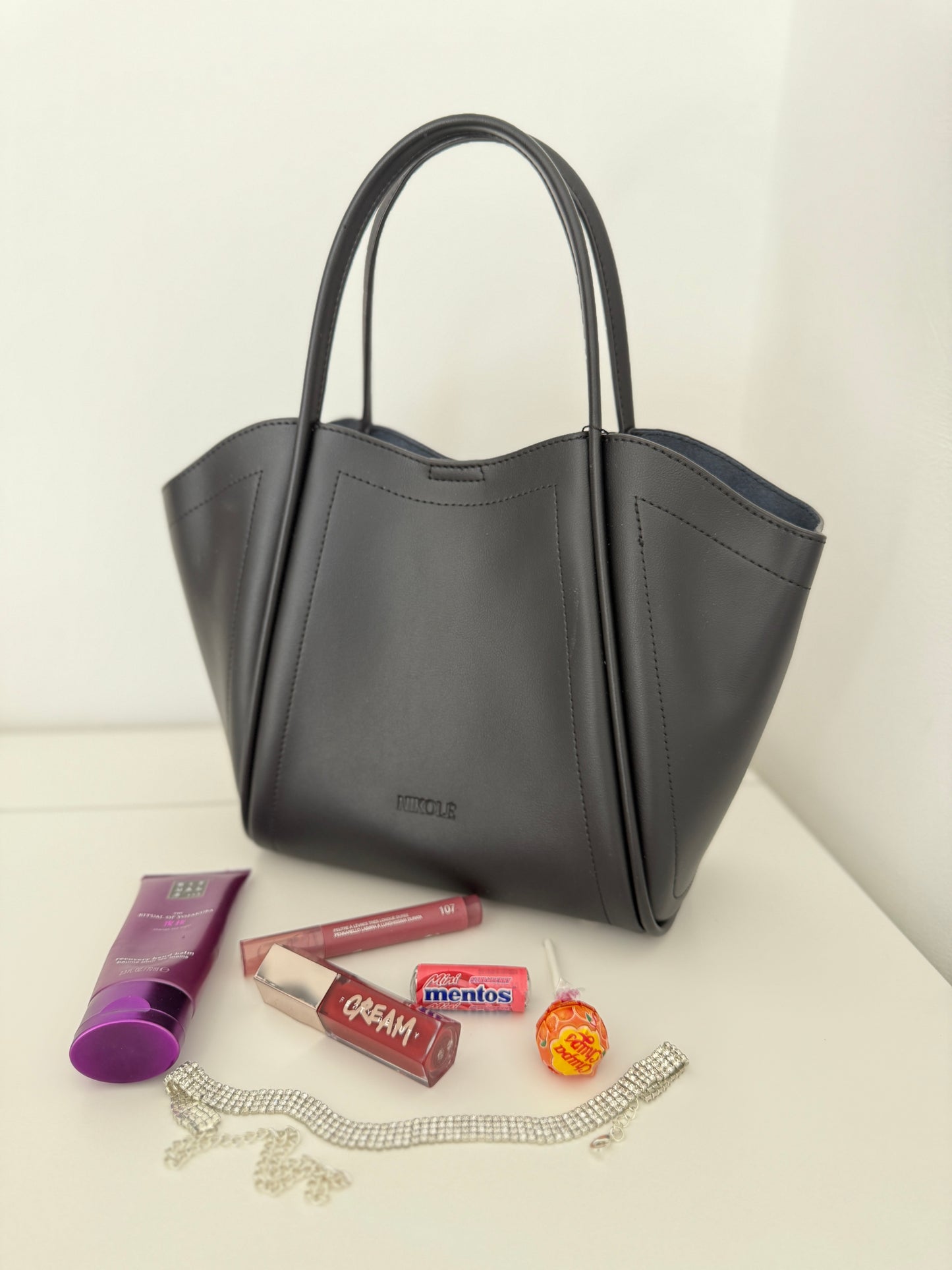 NIKOLÉ Leather Bag – The Classic in Black