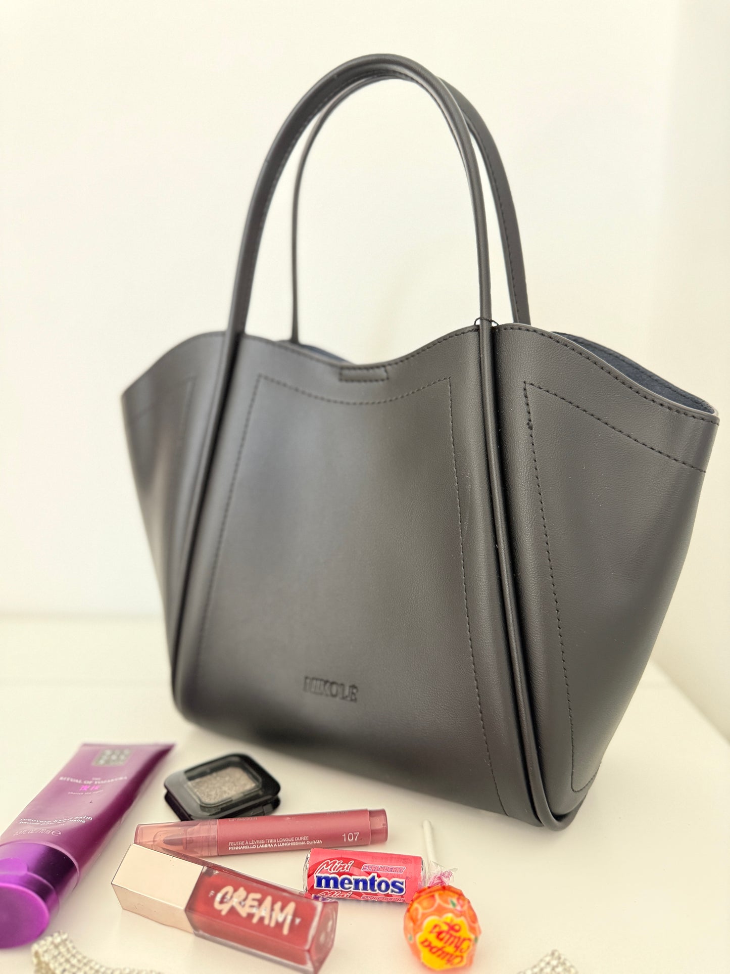 NIKOLÉ Leather Bag – The Classic in Black