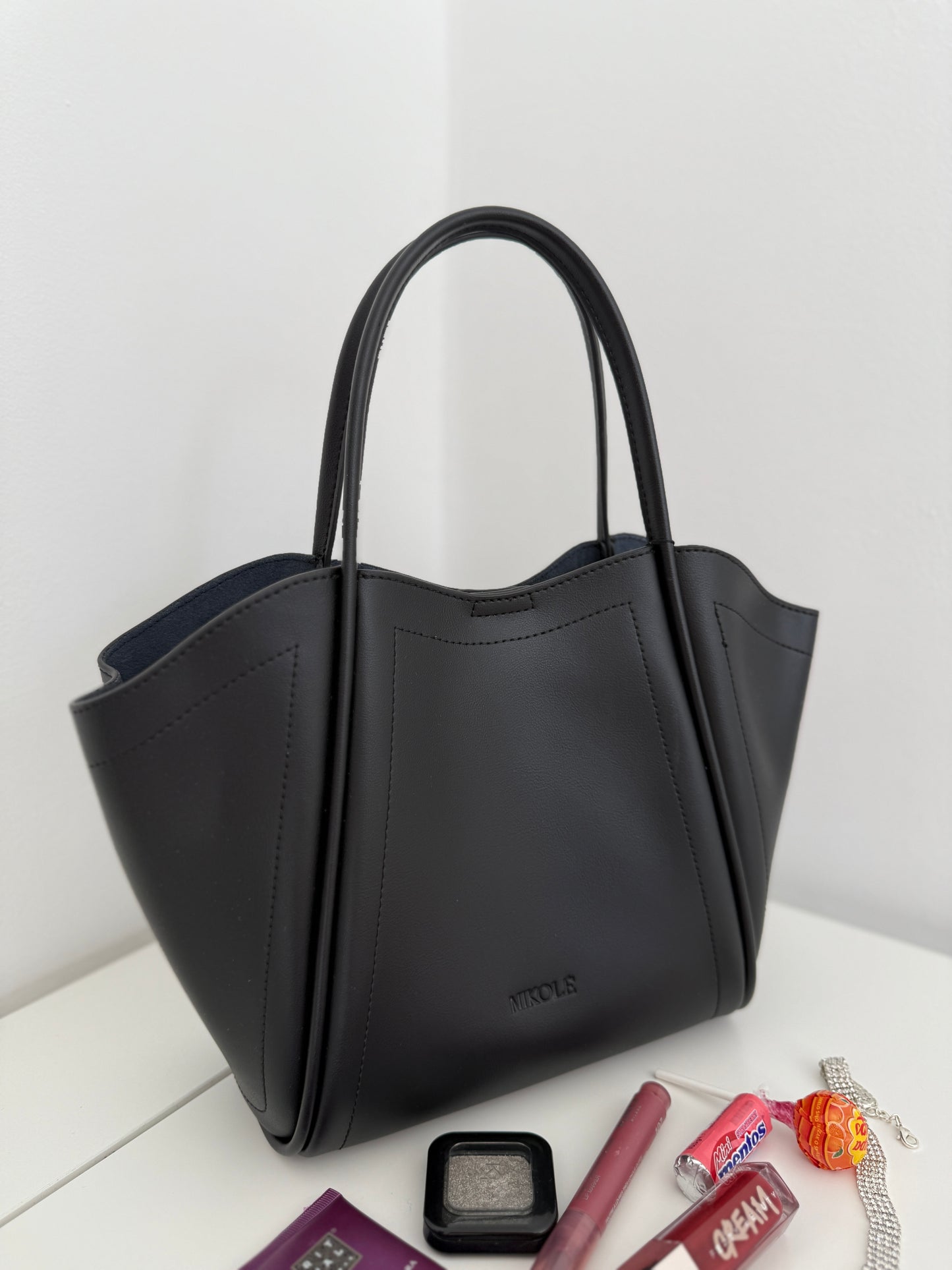NIKOLÉ Leather Bag – The Classic in Black