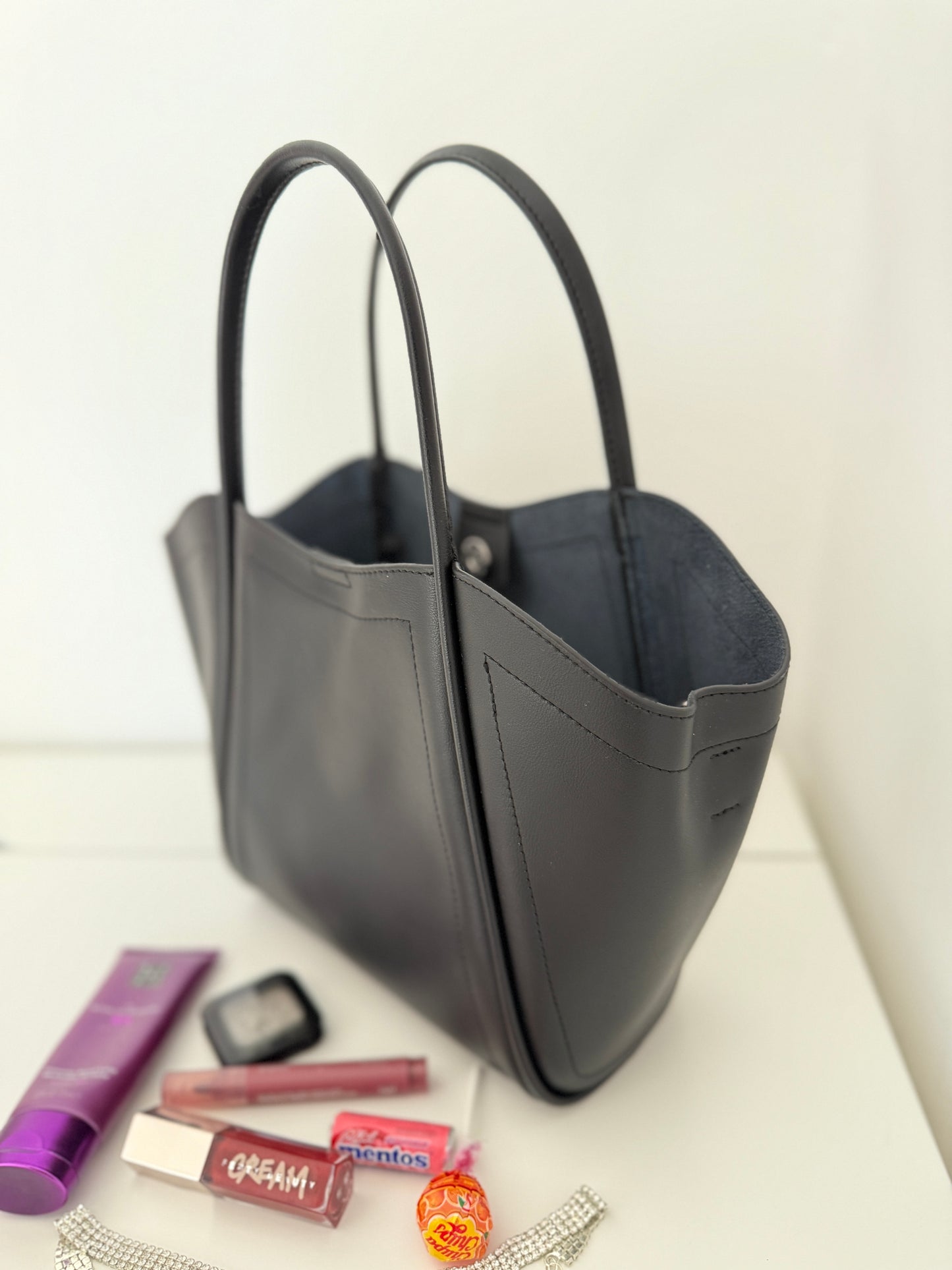 NIKOLÉ Leather Bag – The Classic in Black
