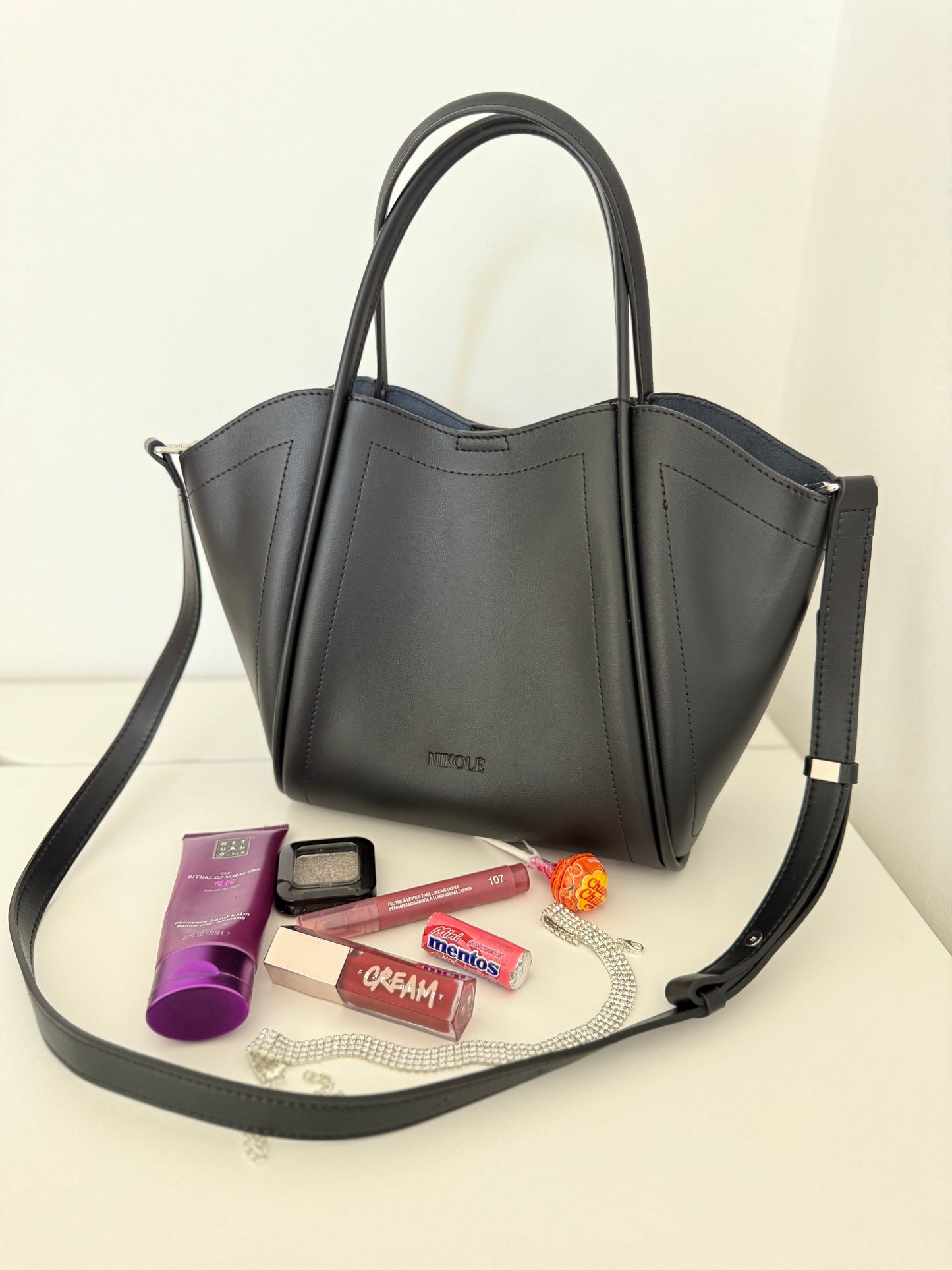 NIKOLÉ Leather Bag – The Classic in Black