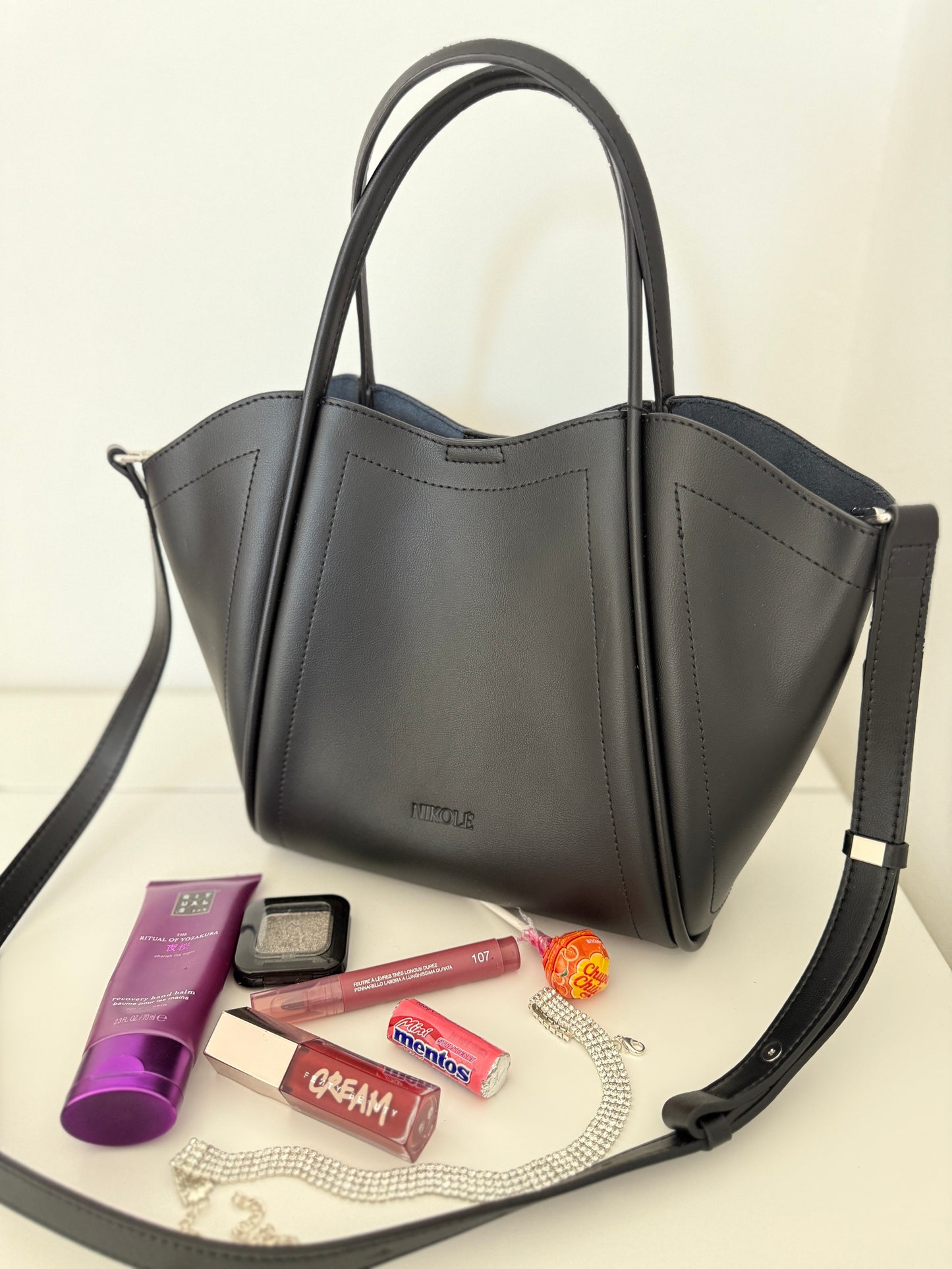 NIKOLÉ Leather Bag – The Classic in Black