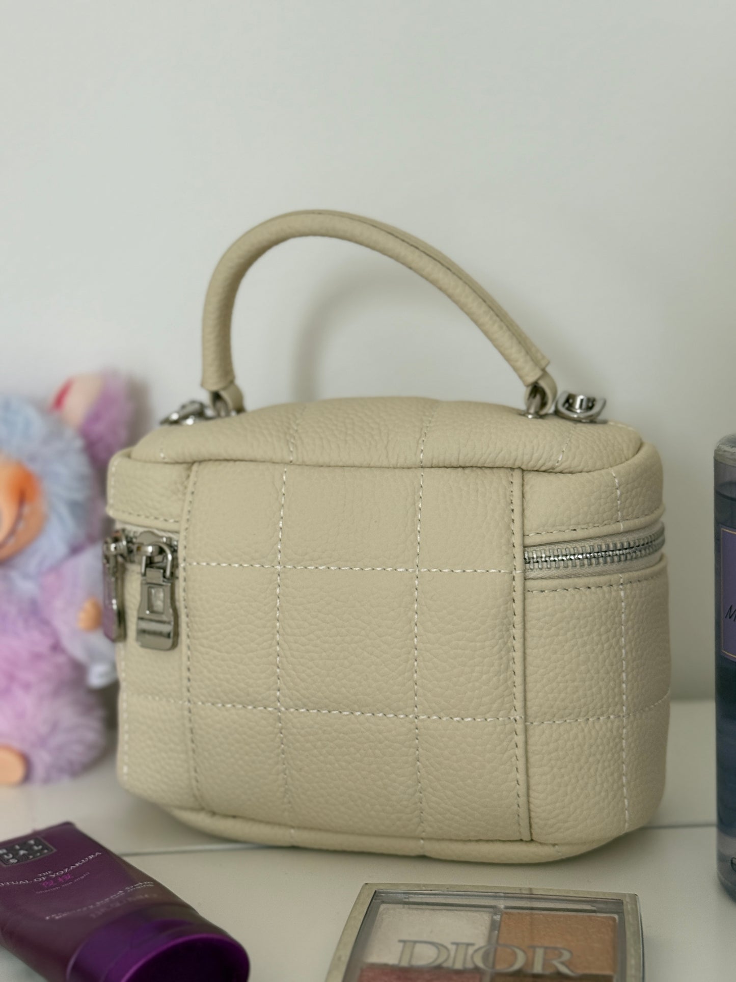 NIKOLÉ “Bella” – Quilted Leather Box Bag – Ivory