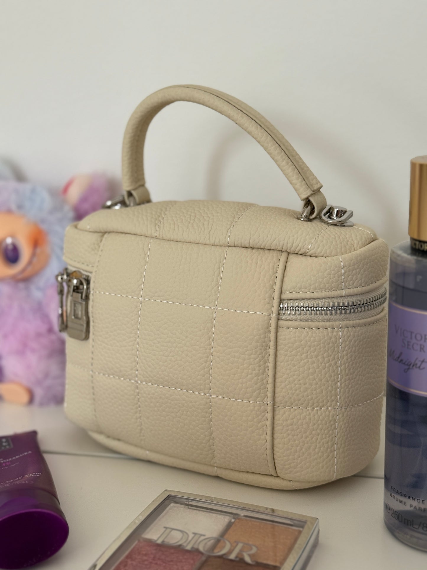 NIKOLÉ “Bella” – Quilted Leather Box Bag – Ivory