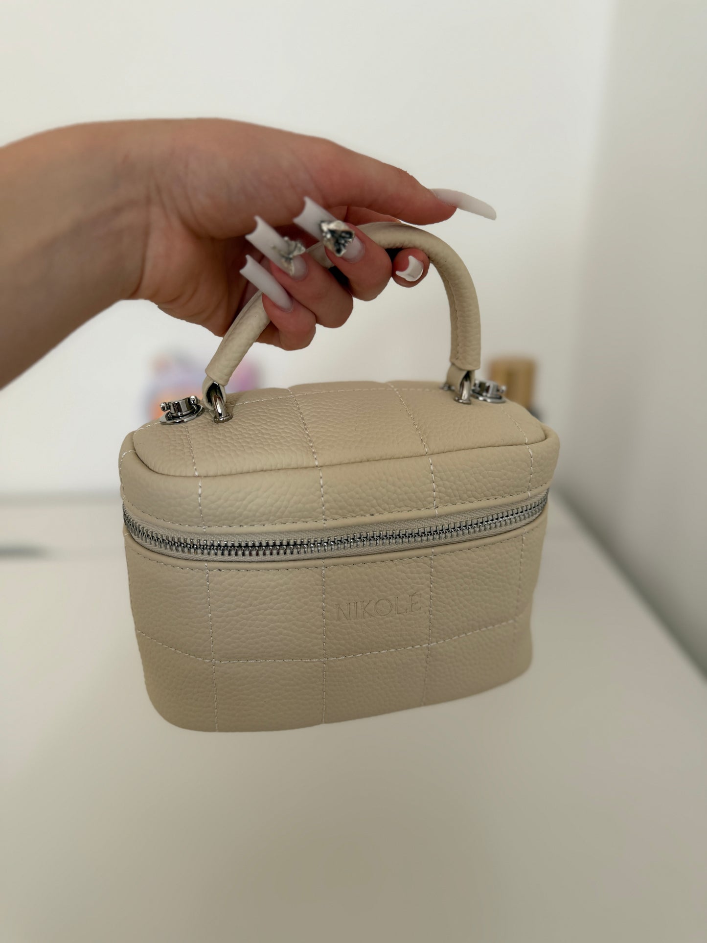 NIKOLÉ “Bella” – Quilted Leather Box Bag – Ivory