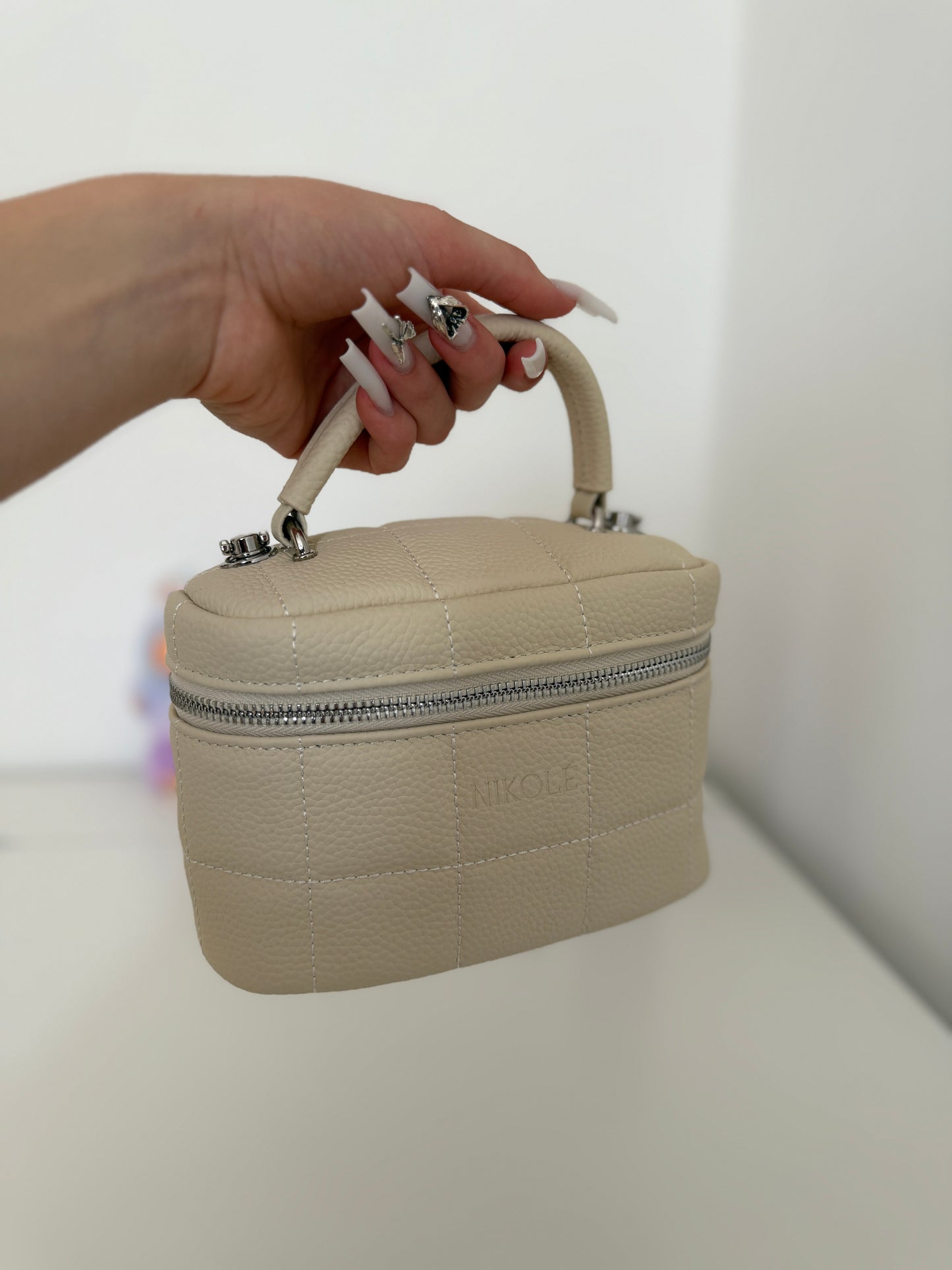NIKOLÉ “Bella” – Quilted Leather Box Bag – Ivory