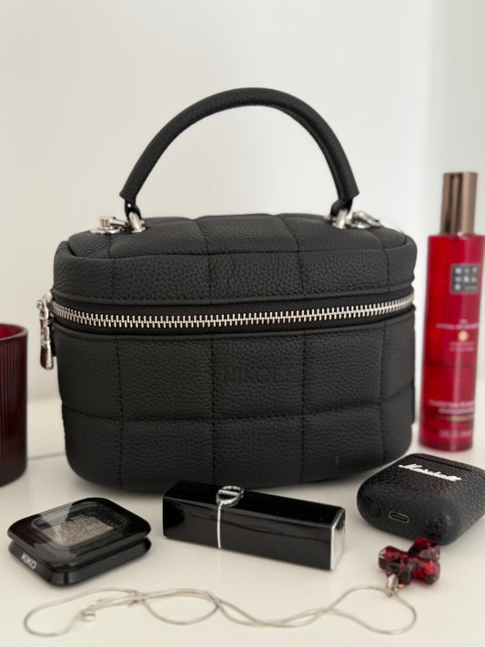 NIKOLÉ “Bella” – Quilted Leather Box Bag – Black