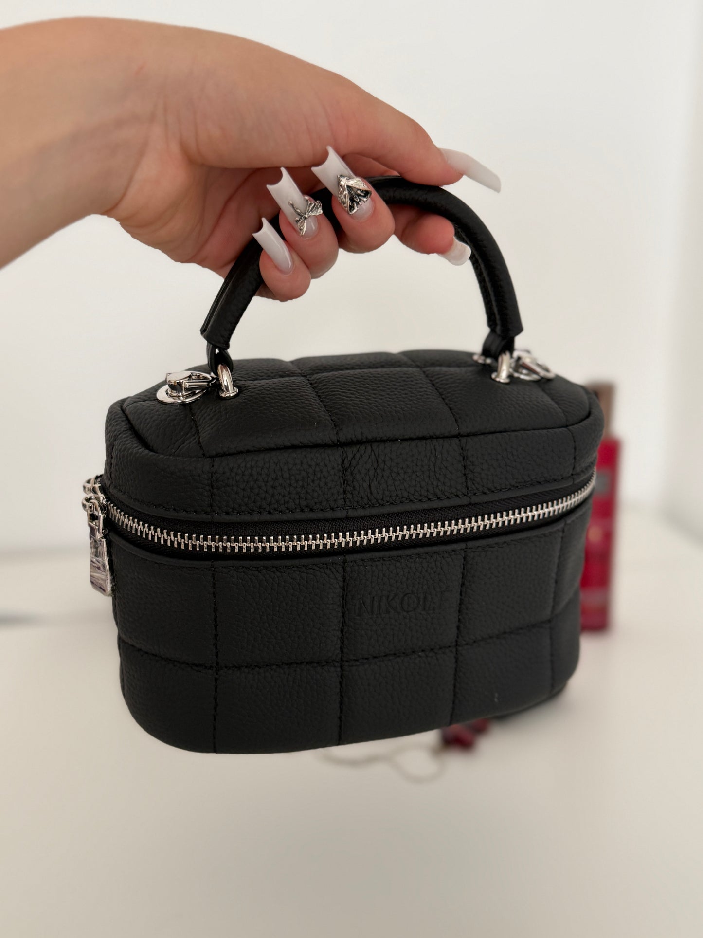 NIKOLÉ “Bella” – Quilted Leather Box Bag – Black