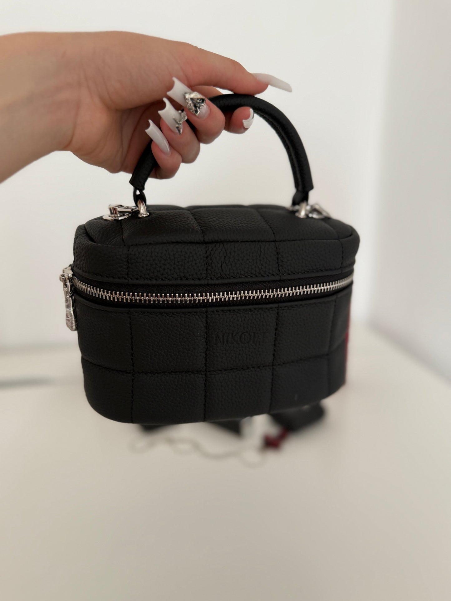 NIKOLÉ “Bella” – Quilted Leather Box Bag – Black