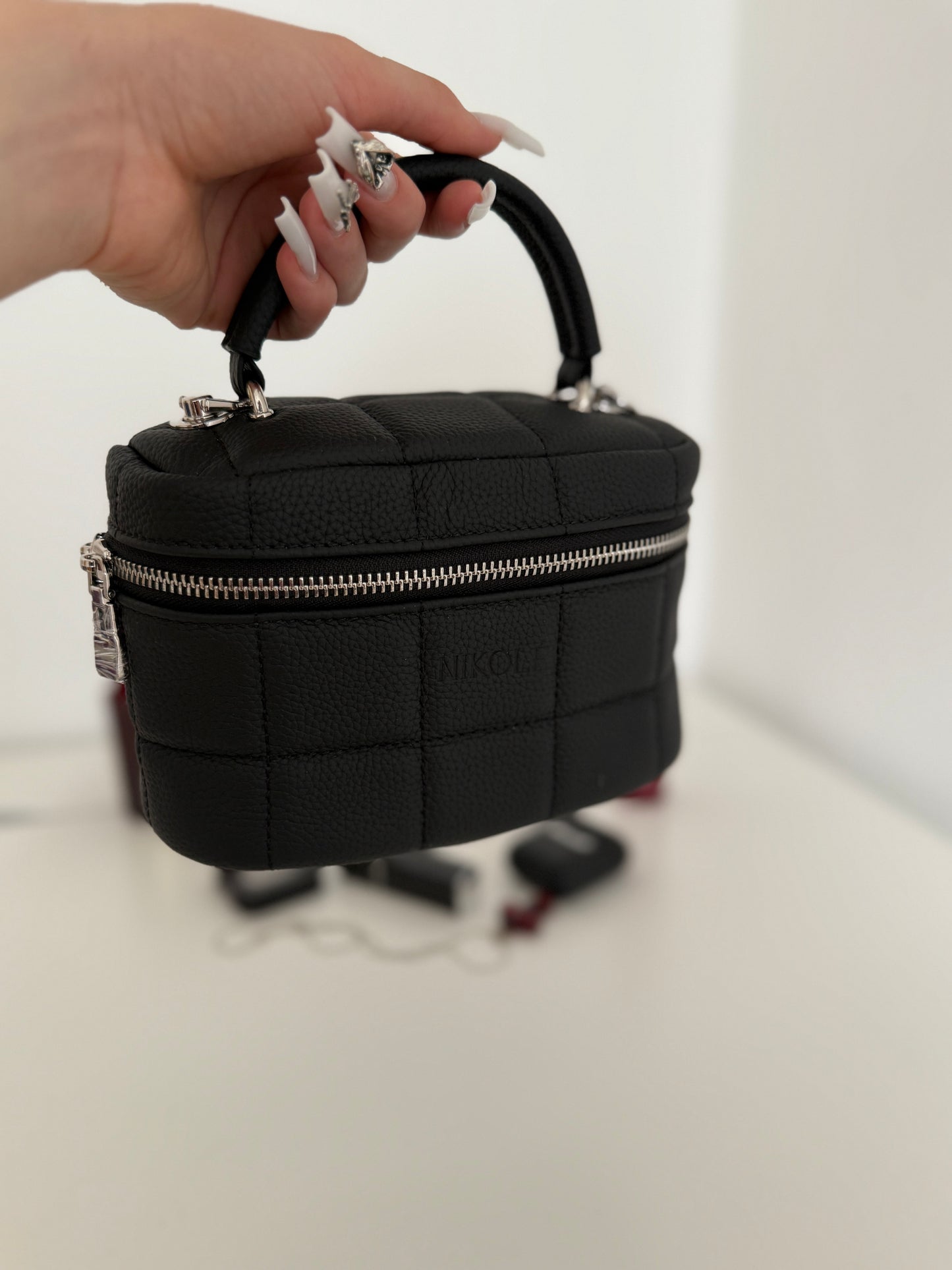 NIKOLÉ “Bella” – Quilted Leather Box Bag – Black