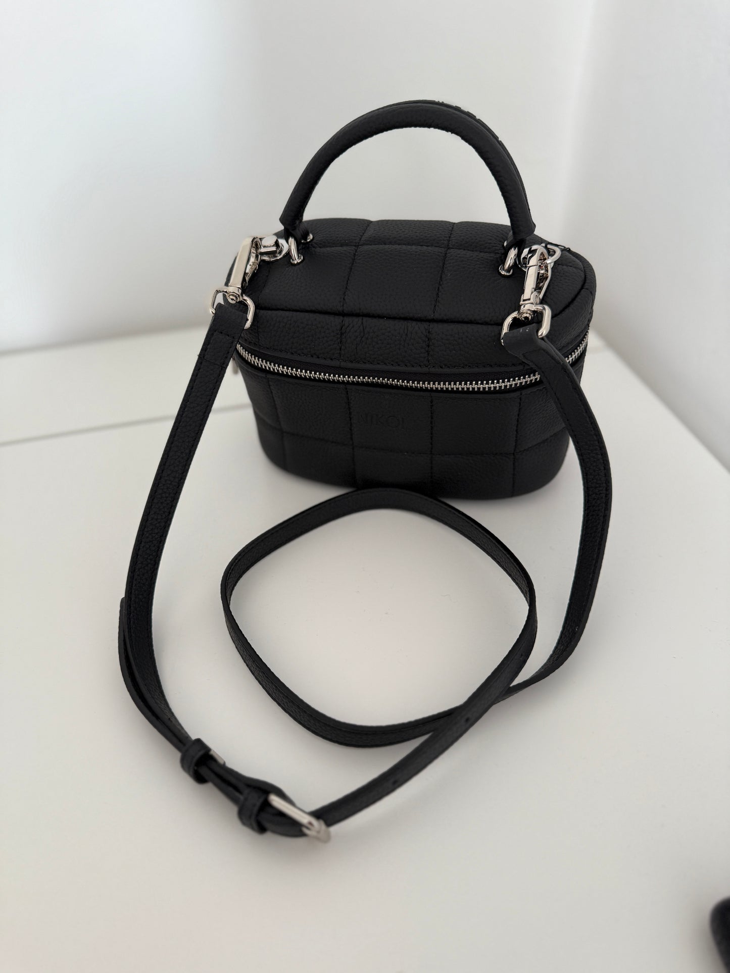 NIKOLÉ “Bella” – Quilted Leather Box Bag – Black