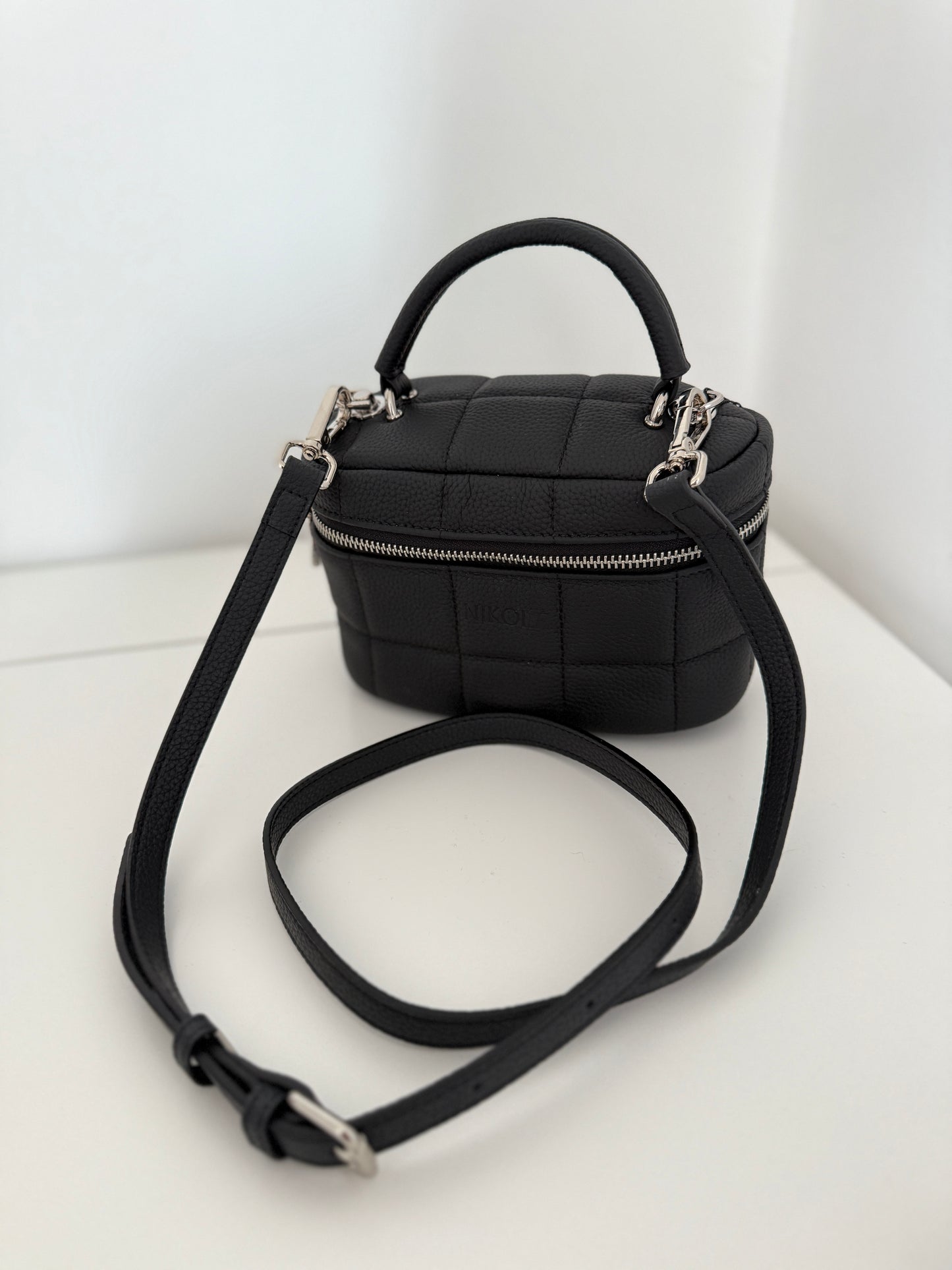 NIKOLÉ “Bella” – Quilted Leather Box Bag – Black